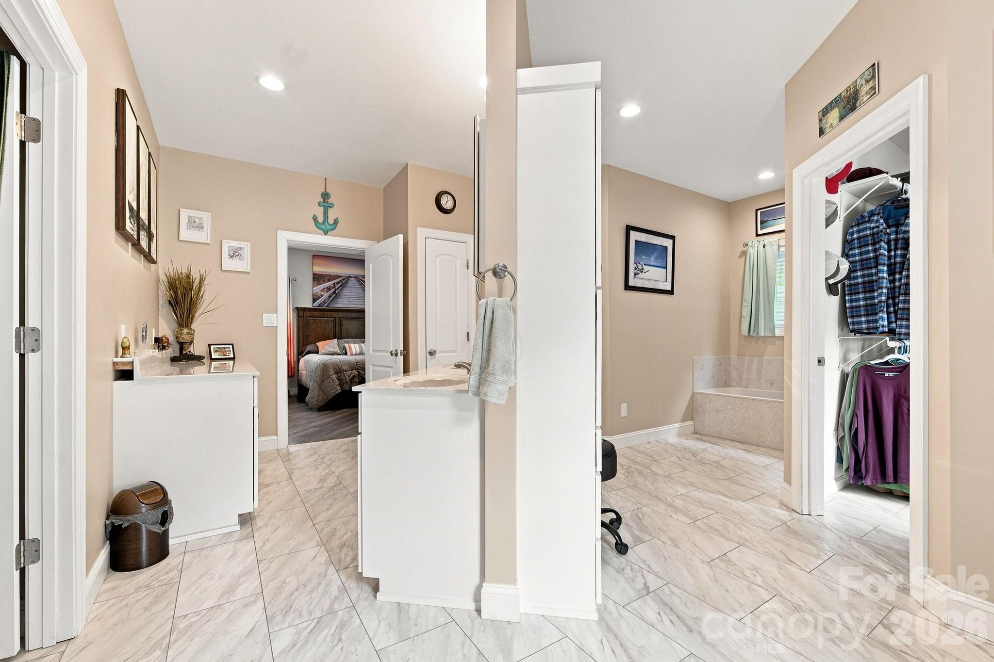 bathroom - 295 Idlewood Drive, Marion