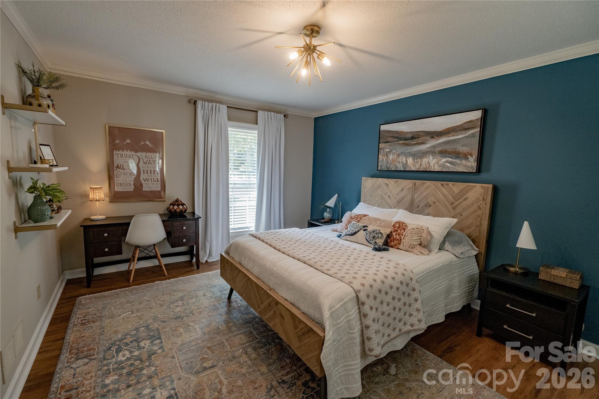 Guest bedroom on main with walk-in-closet - 2312 Belmont Drive, Reidsville