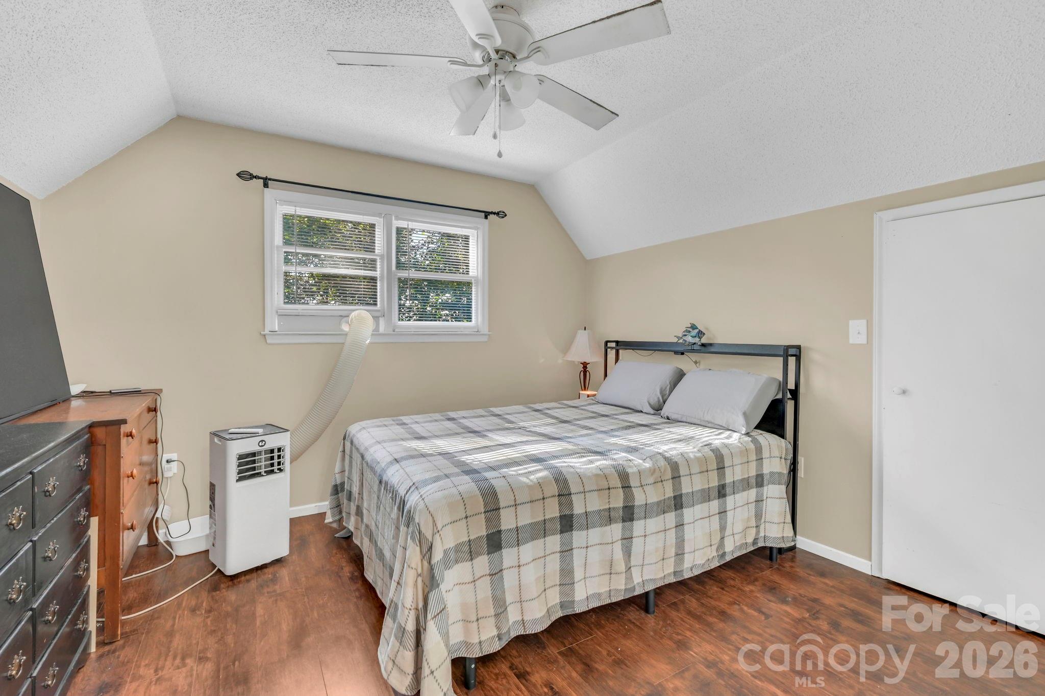 Upstairs Bedroom - 426 Meadowood Lane, Burnsville