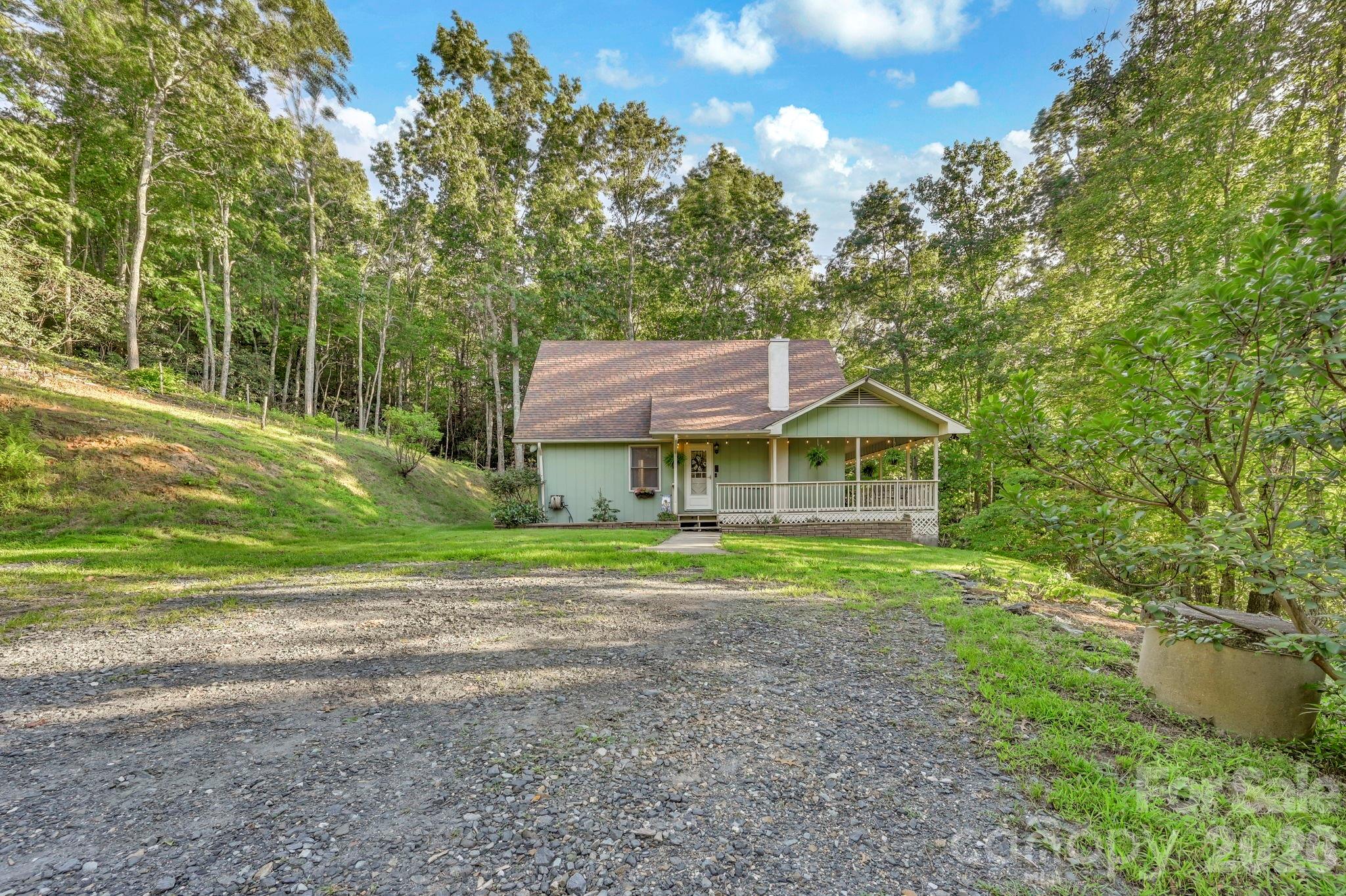 Large Front Yard - 426 Meadowood Lane, Burnsville