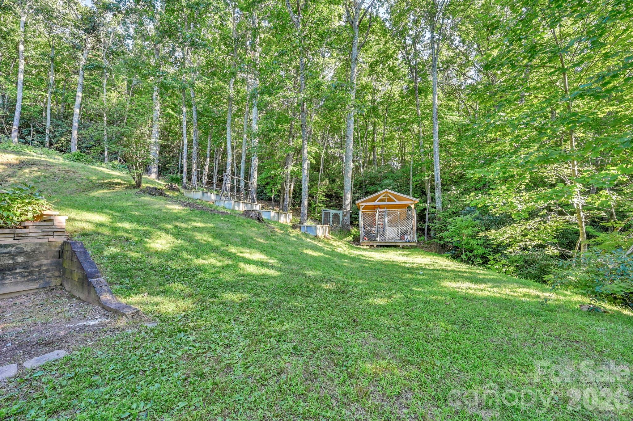 Side Yard to Storage - 426 Meadowood Lane, Burnsville