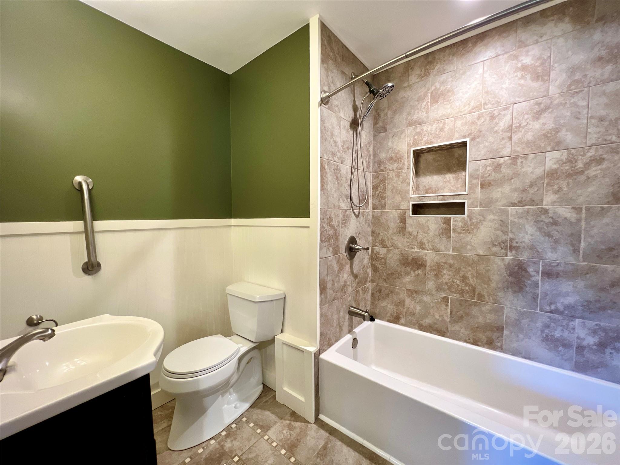 Single Family Residence at 3 Mount Royal Drive, Arden, photo 16 of 26
