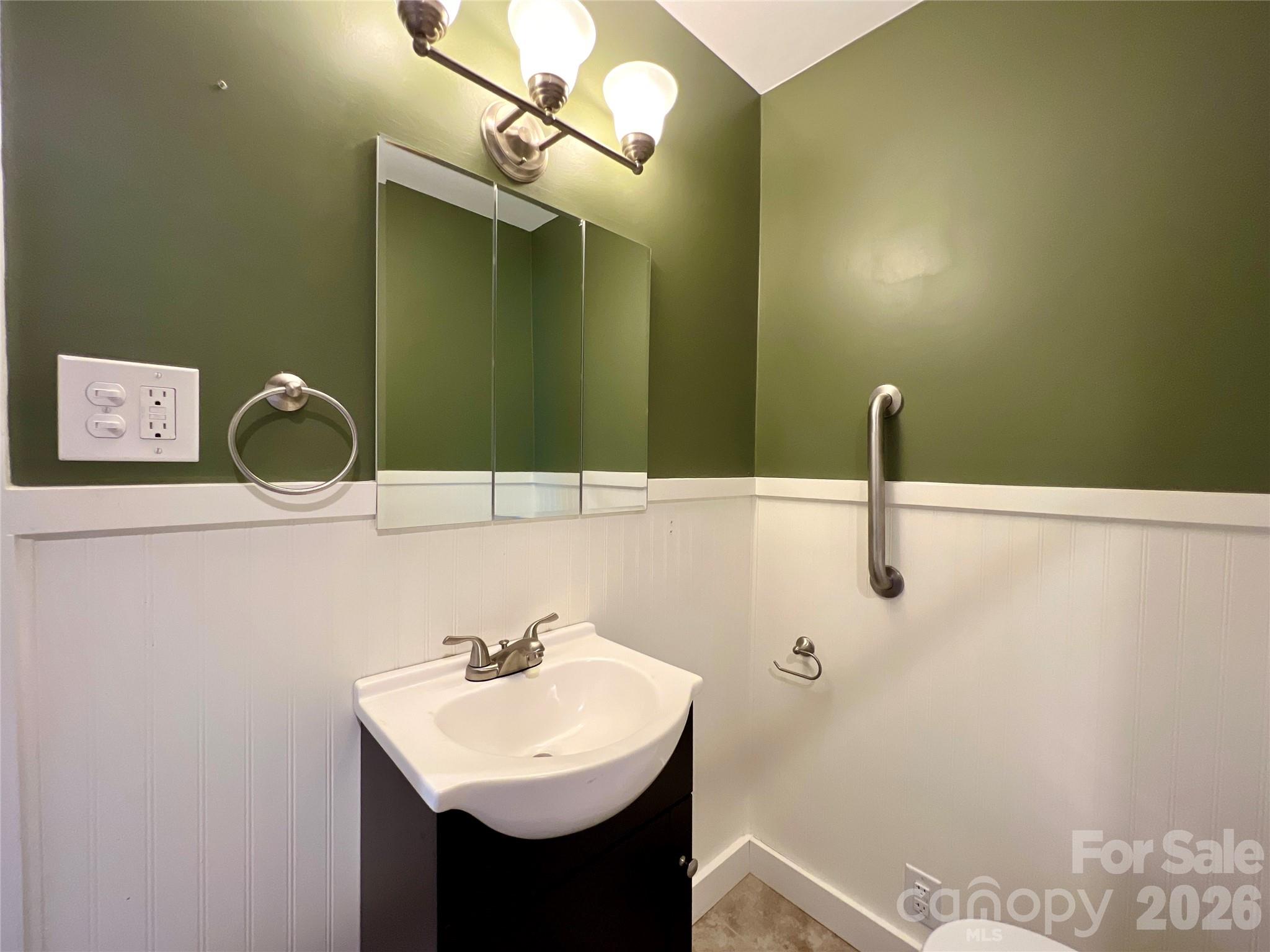 Single Family Residence at 3 Mount Royal Drive, Arden, photo 17 of 26
