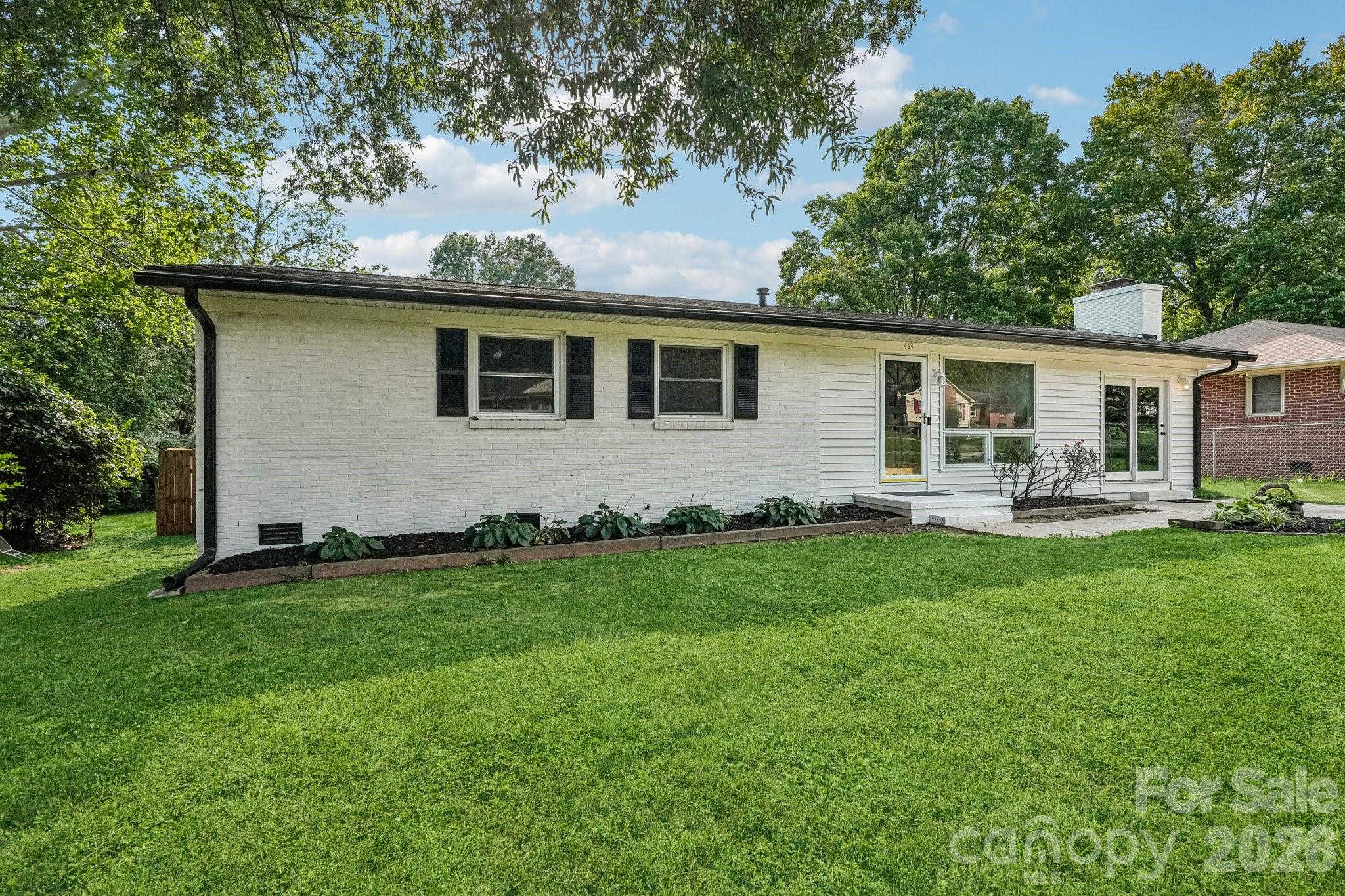 Single Family Residence at 1443 Lynhurst Drive, Gastonia, photo 2 of 41