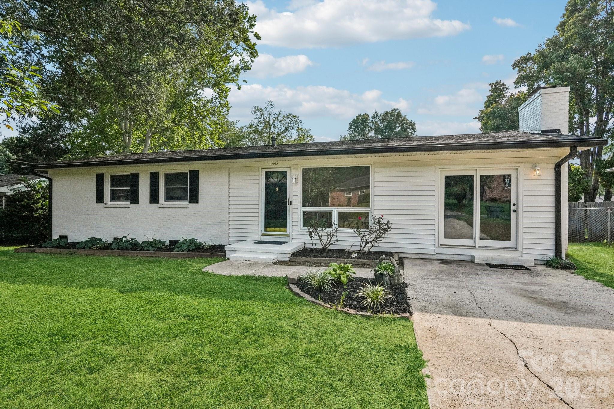 Single Family Residence at 1443 Lynhurst Drive, Gastonia, photo 3 of 41