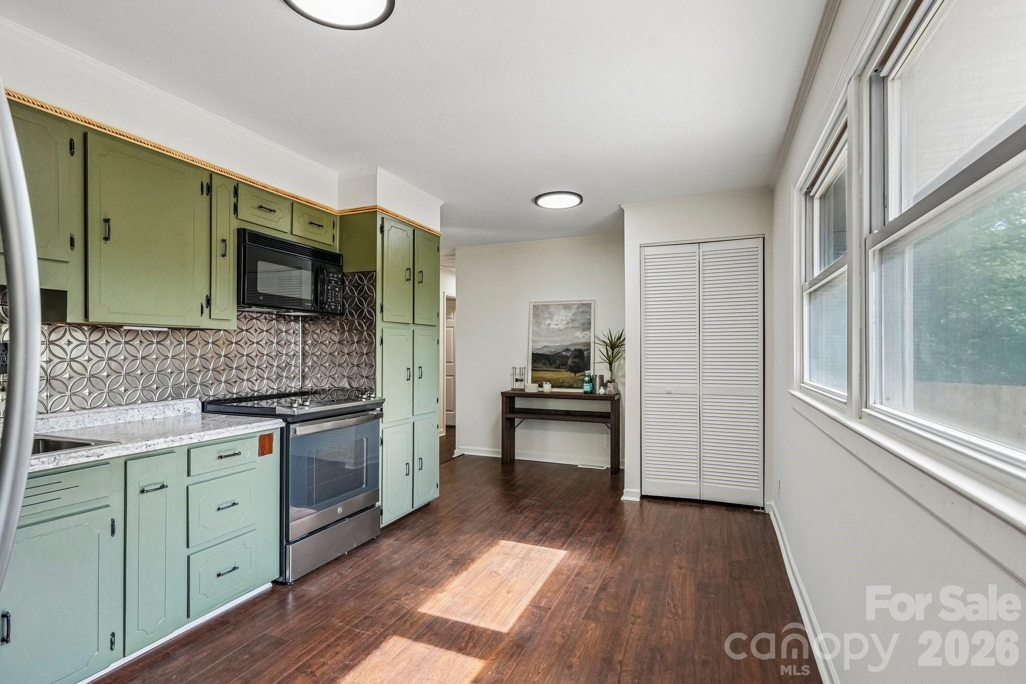 Single Family Residence at 1443 Lynhurst Drive, Gastonia, photo 15 of 41