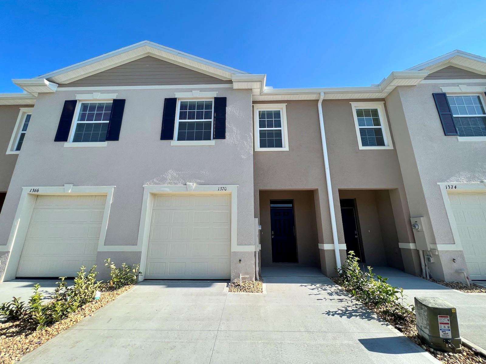 1370 YELLOW FINCH DR