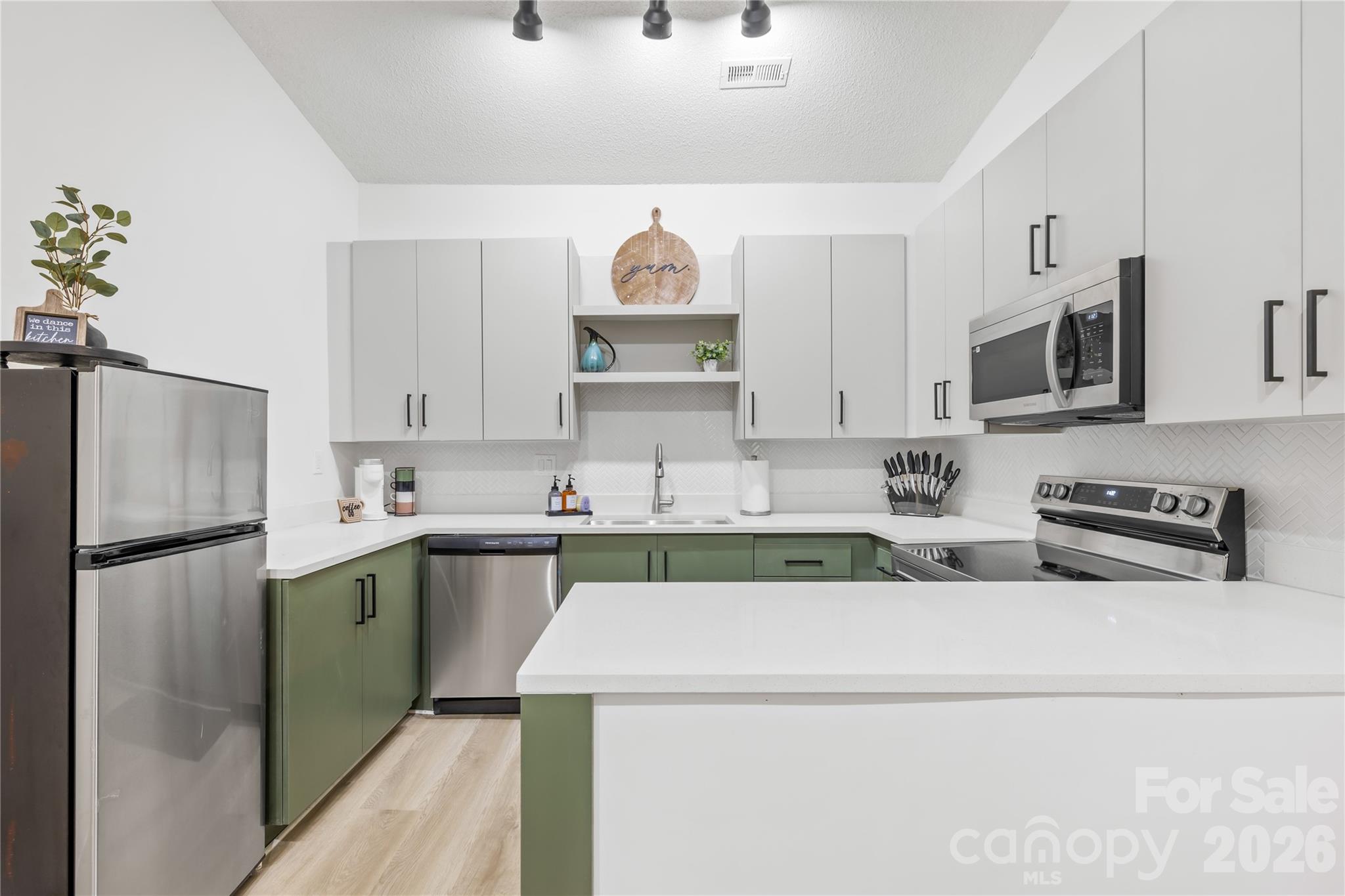 Condominium at 4130 Charlotte Highway, Lake Wylie, photo 9 of 27
