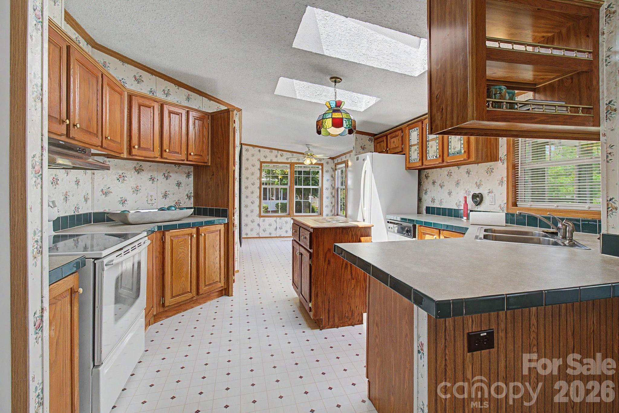 Large kitchen offers excellent workspace, a center island - 204 Red Birch Court, Hendersonville