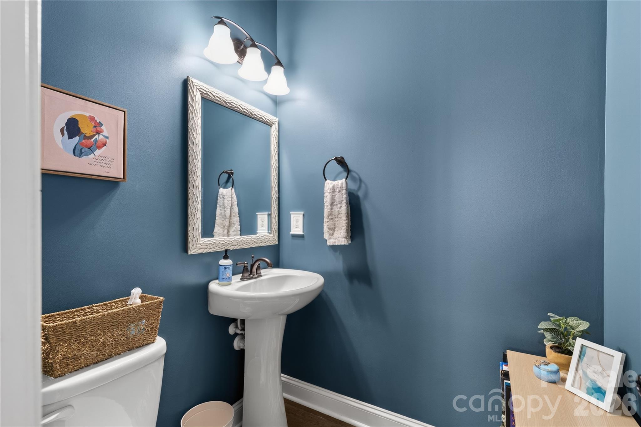 Main Floor Half Bath - 1402 Smoketree Court, Waxhaw