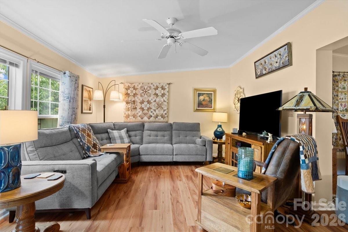 Single Family Residence at 39 Stephanie Lane, Hendersonville, photo 10 of 30