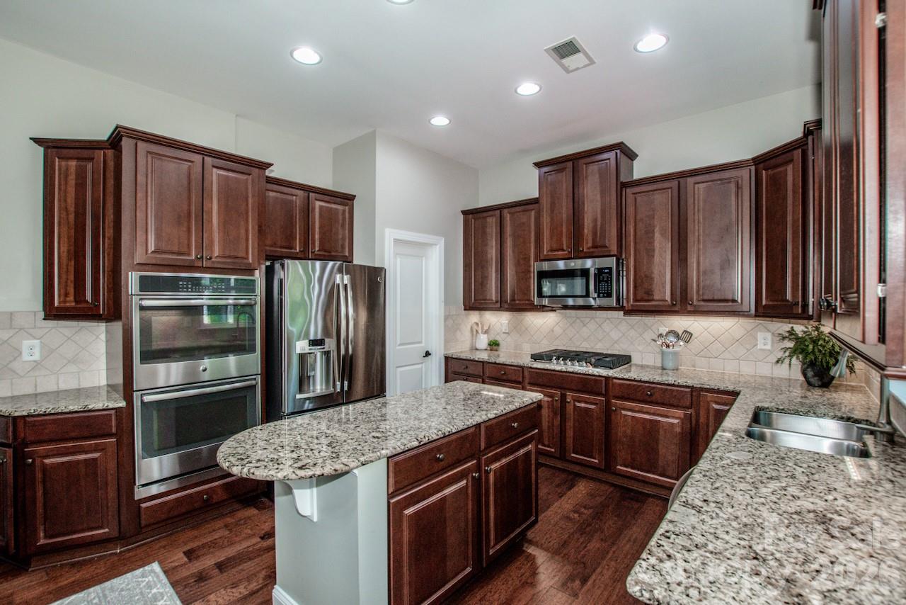 Single Family Residence at 197 Chaska Loop, Troutman, photo 10 of 47