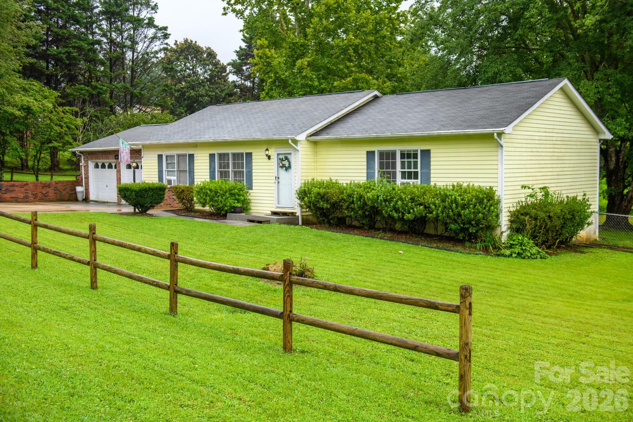Single Family Residence at 409 Cottrell Hill Road, Lenoir, photo 4 of 27
