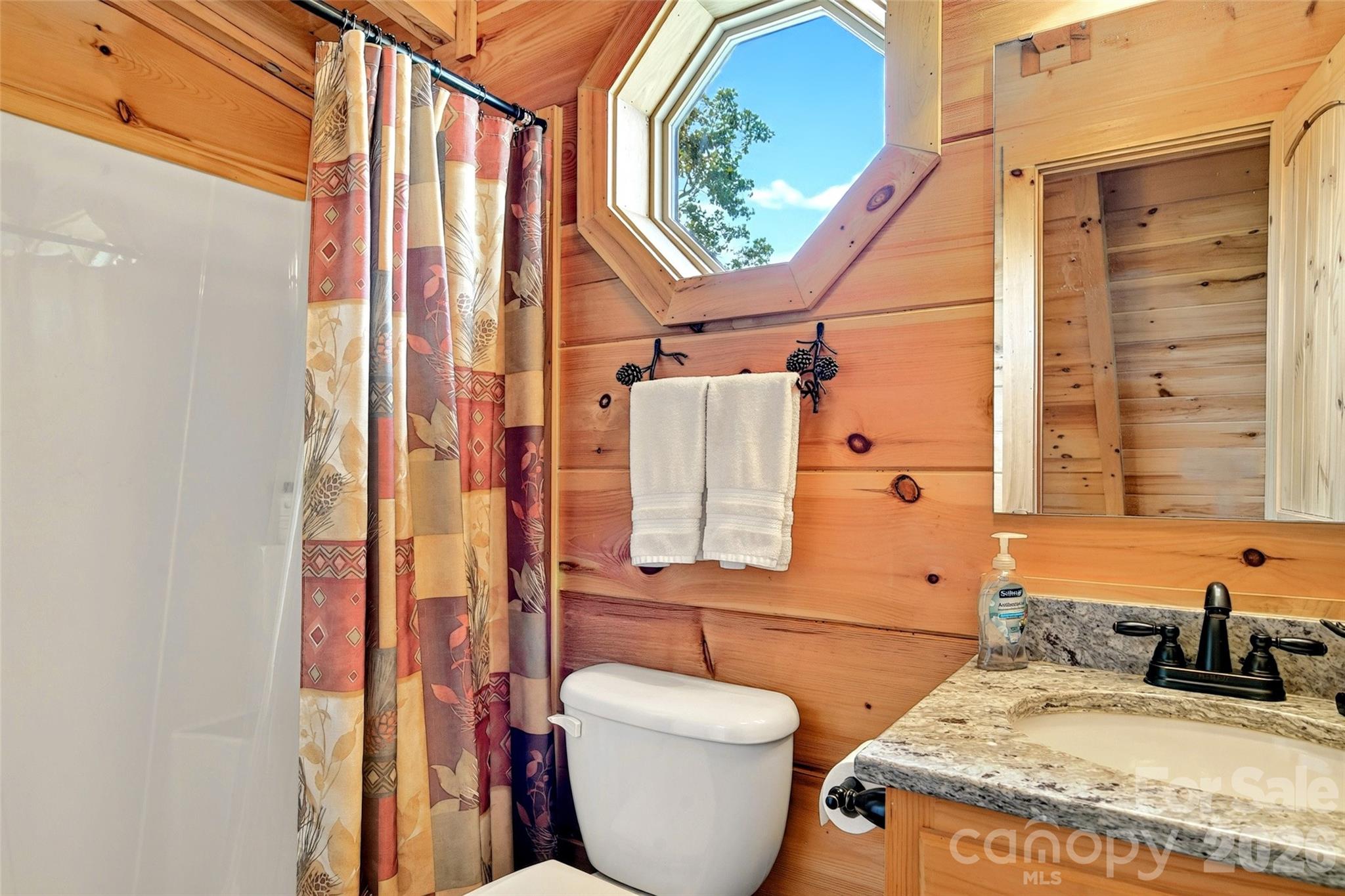 Upstairs Bathroom - 96 Boysenberry Drive, Nebo