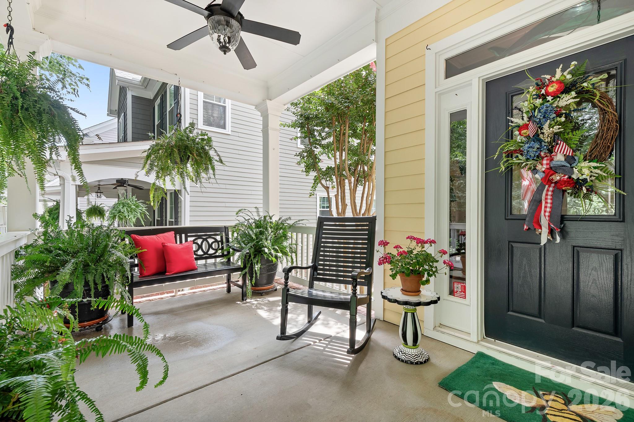 Large front porch over looking common space full of trees. - 17525 Calverton Road, Huntersville