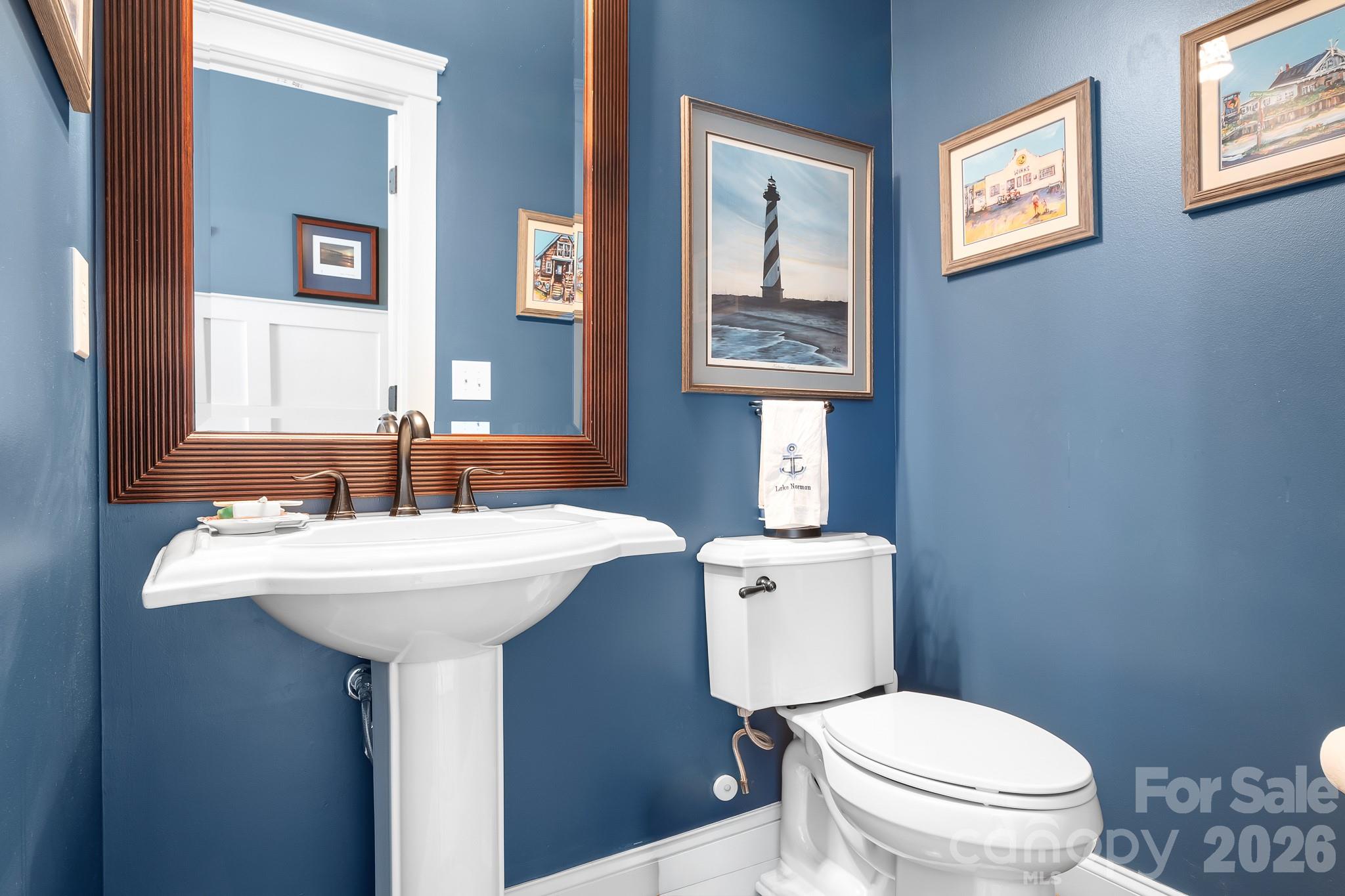 Powder room - 17525 Calverton Road, Huntersville