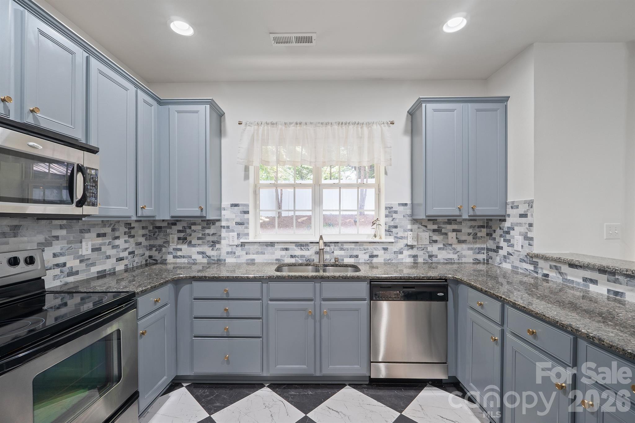 Single Family Residence at 17916 Caldwell Track Drive, Cornelius, photo 11 of 37