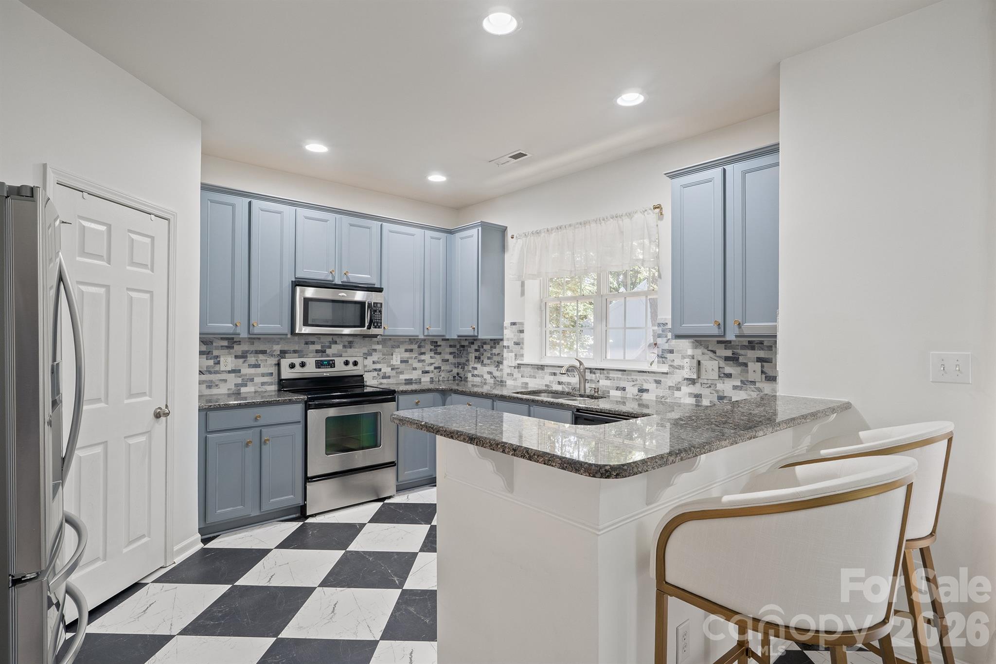 Single Family Residence at 17916 Caldwell Track Drive, Cornelius, photo 12 of 37