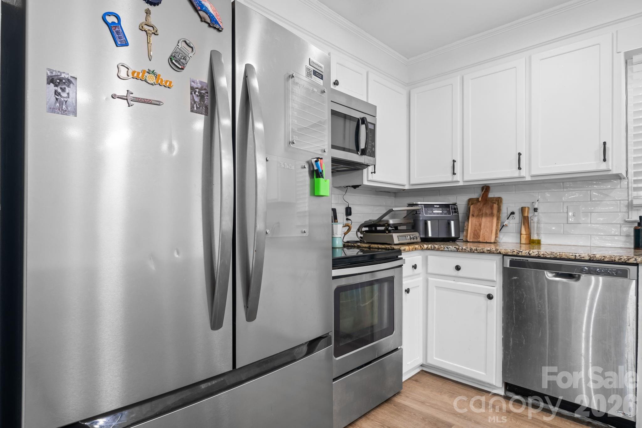 Single Family Residence at 1197 Zion Church Road, Hickory, photo 3 of 28