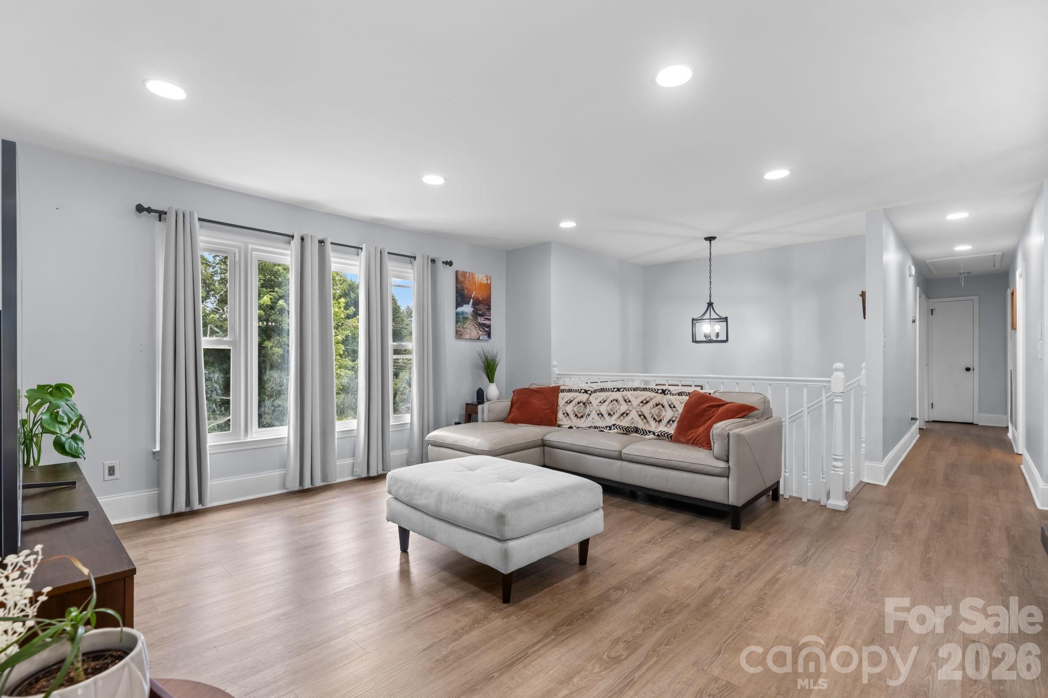 Single Family Residence at 1197 Zion Church Road, Hickory, photo 10 of 28