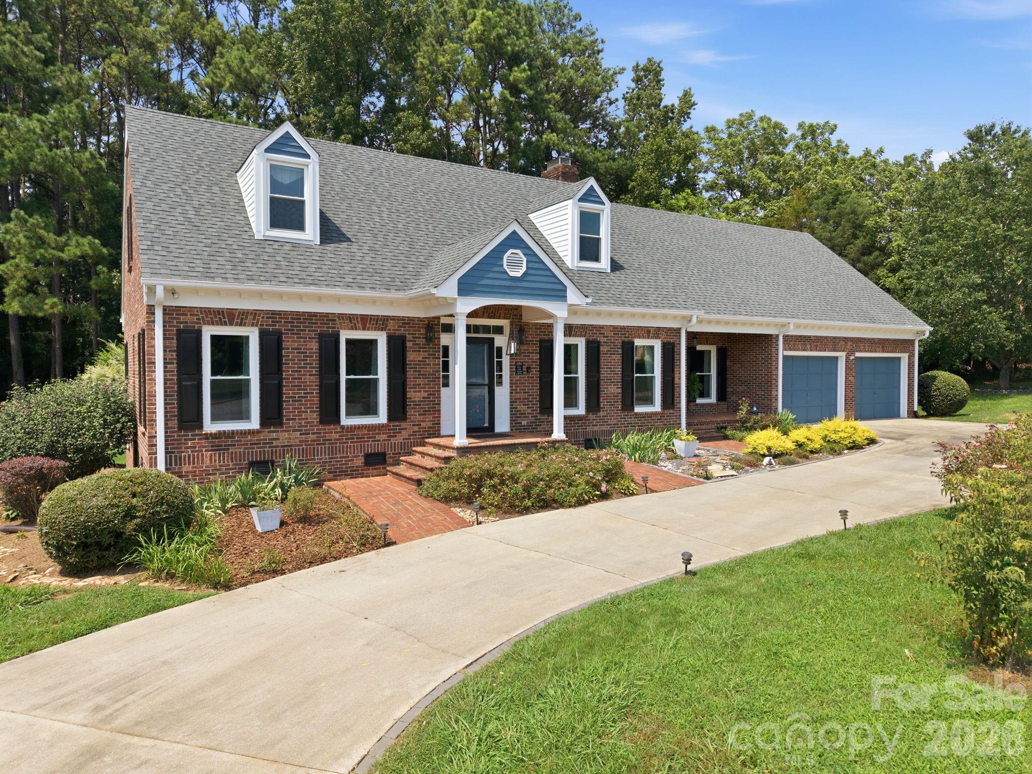 Single Family Residence at 100 Arabian Lane, Salisbury, photo 5 of 46