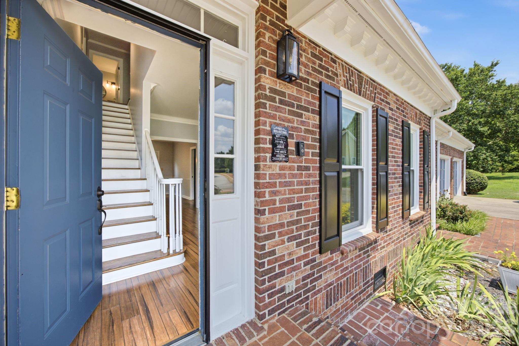 Single Family Residence at 100 Arabian Lane, Salisbury, photo 8 of 46