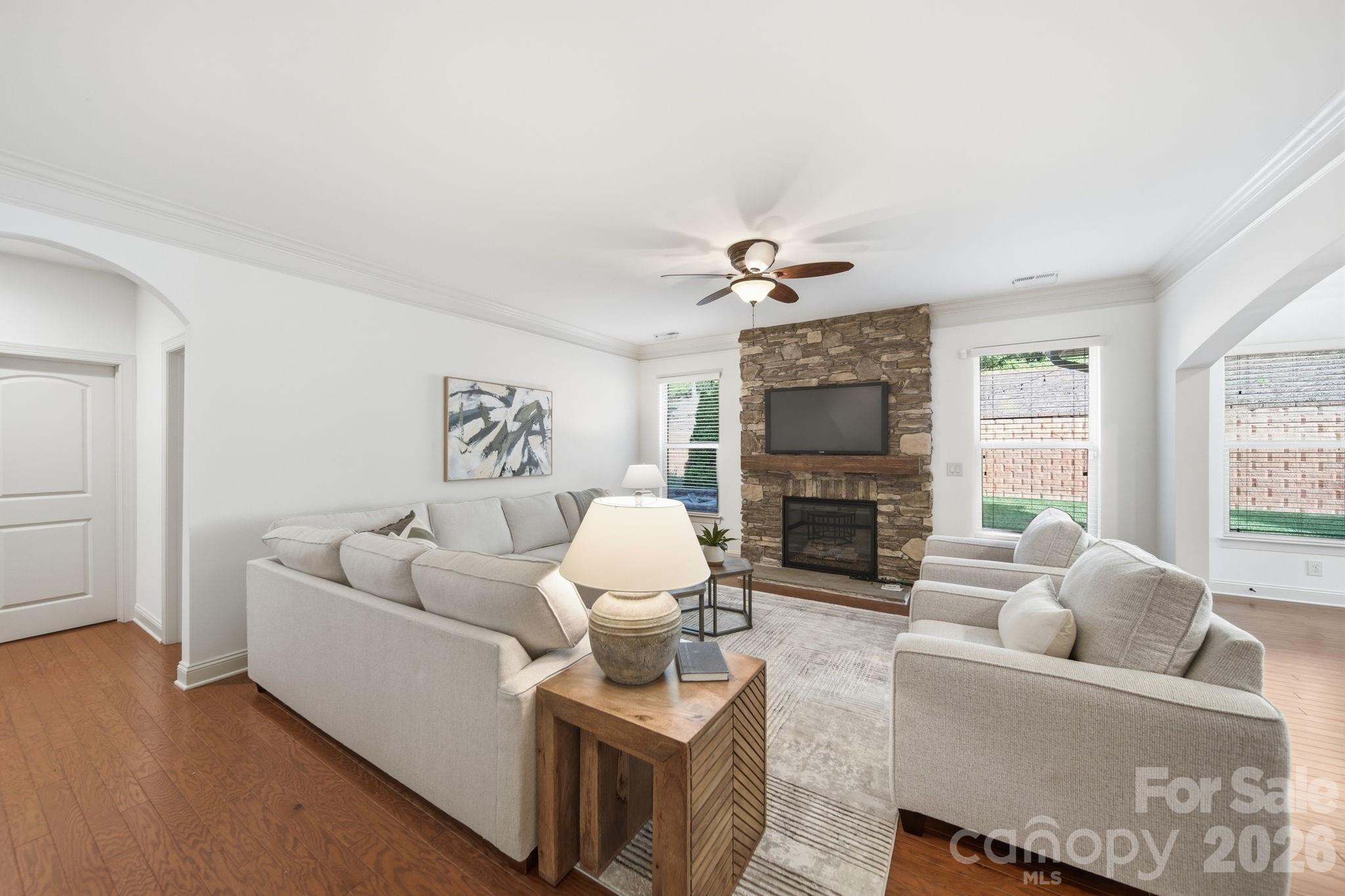 Single Family Residence at 963 Rock Forest Way, Fort Mill, photo 4 of 44