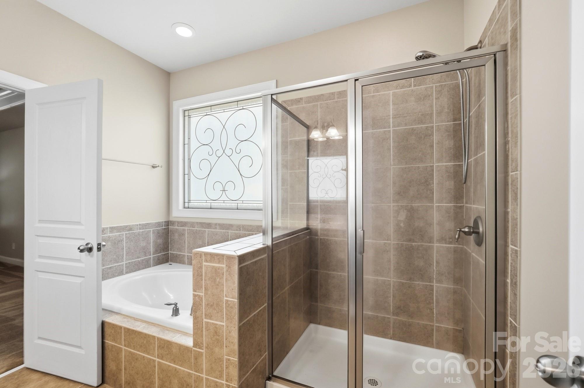 Tiled shower and bathtub - 3016 Connells Point Avenue, Waxhaw