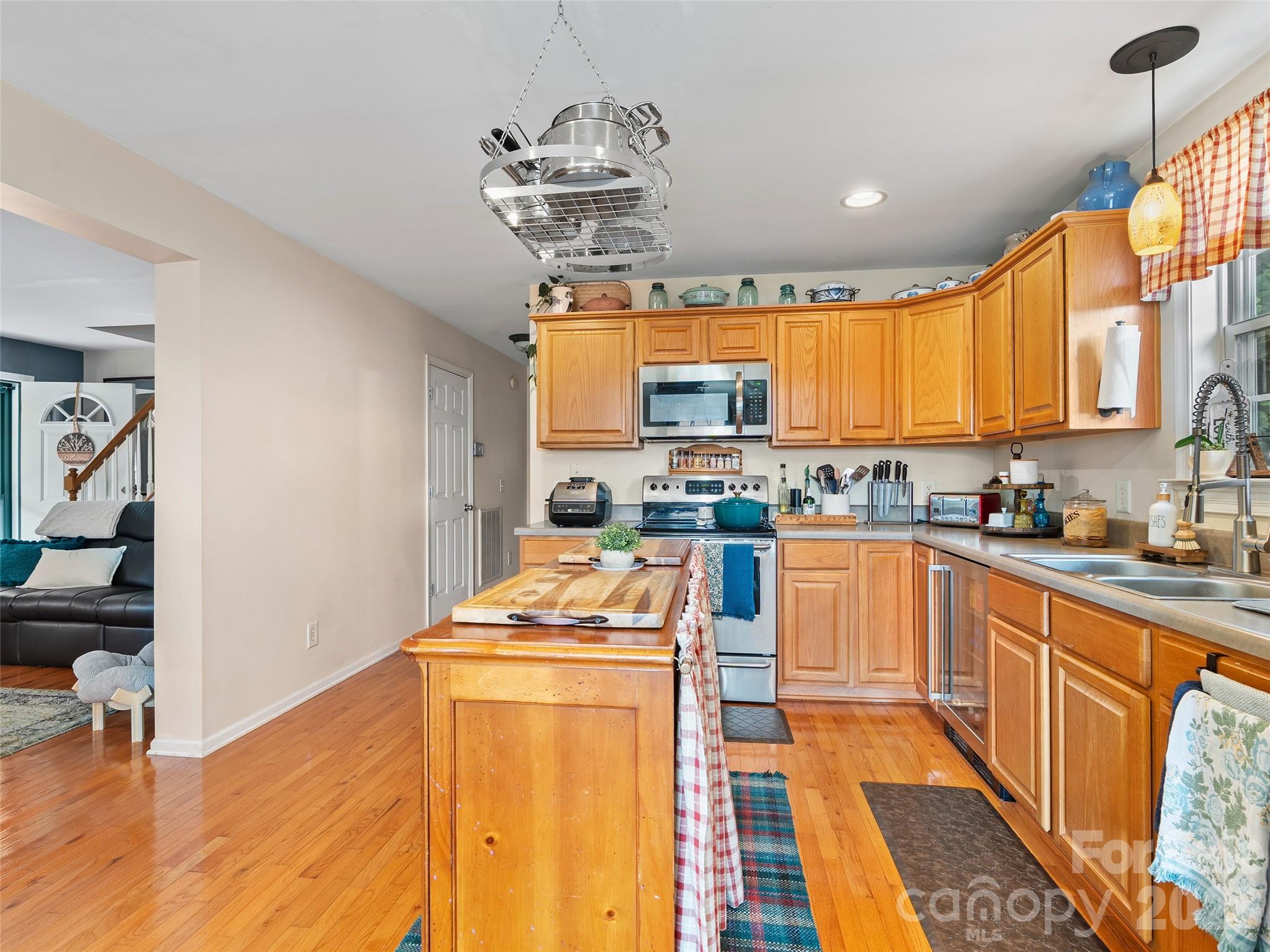 Single Family Residence at 14 Folsom Drive, Candler, photo 11 of 32