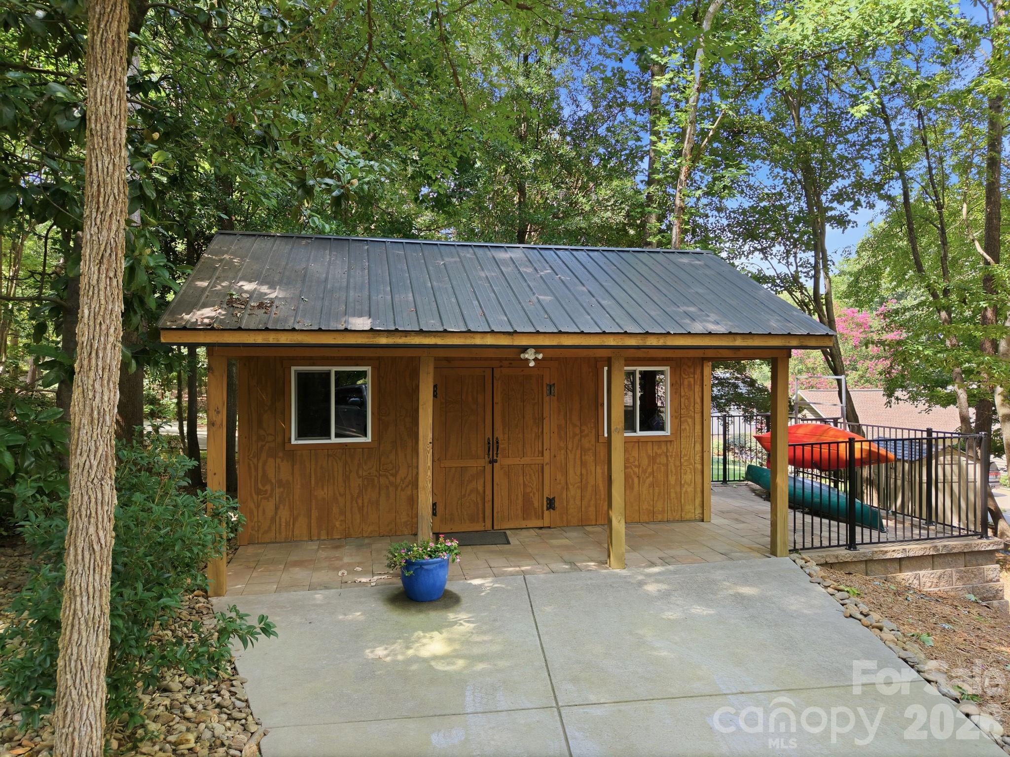 Single Family Residence at 20334 Bethelwood Lane, Cornelius, photo 44 of 47