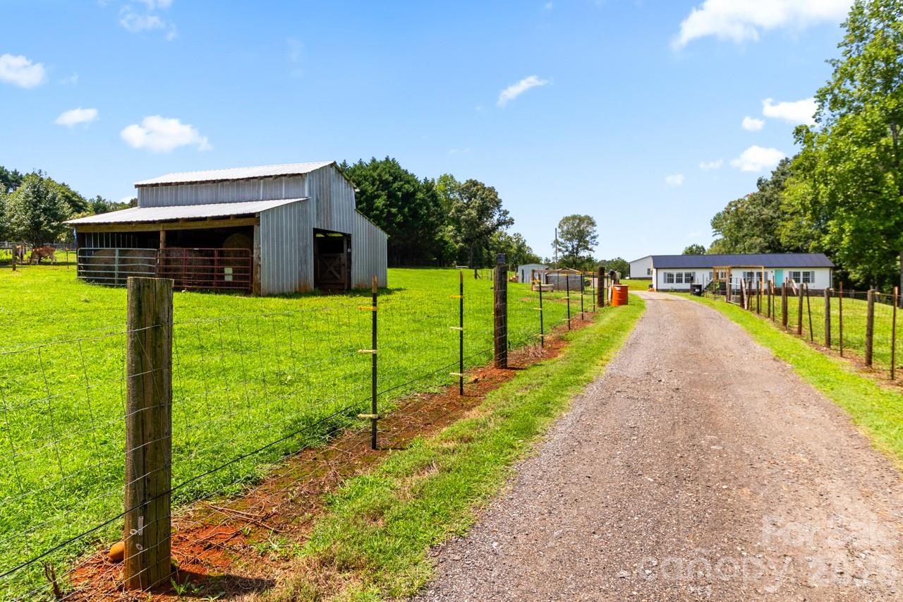 Gravel driveway leading up to house - 393 Cedar Grove Church Road, Vale