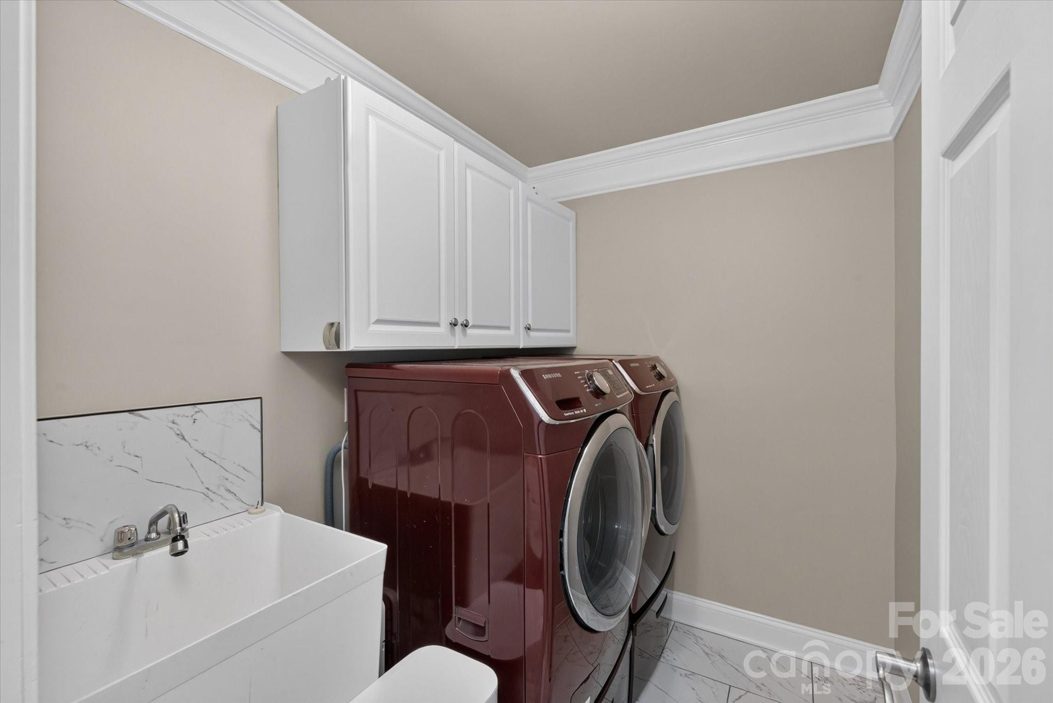 laundry room with sink - 8306 Denholme Drive, Waxhaw