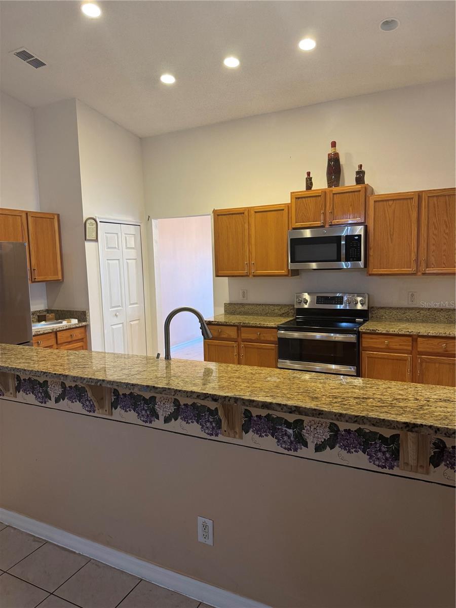 Single Family Residence at 1112 JUNIPER HAMMOCK CT, WINTER GARDEN, photo 8 of 18