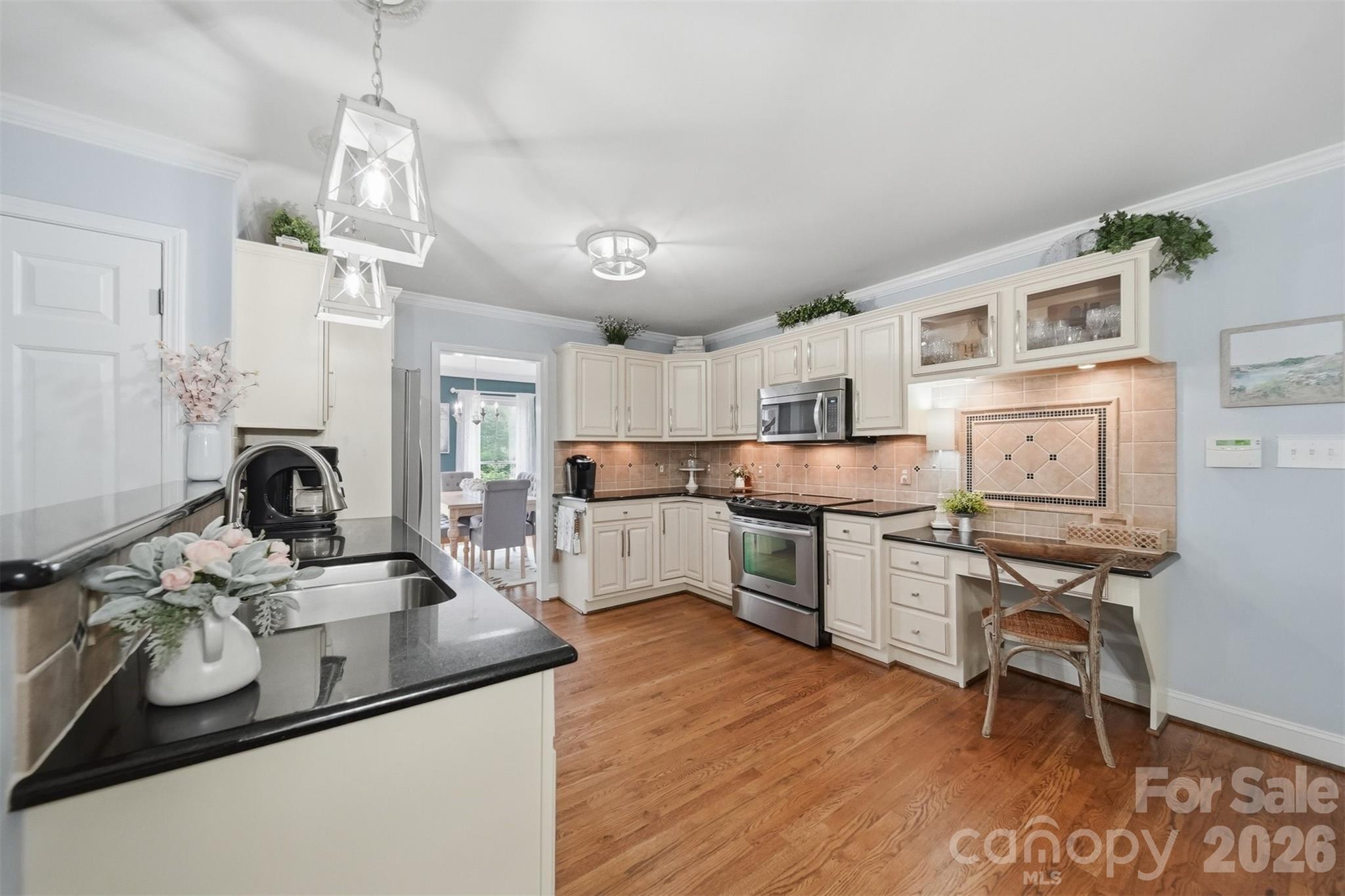 Single Family Residence at 6253 Riviera Run Estates Drive, Hickory, photo 5 of 48