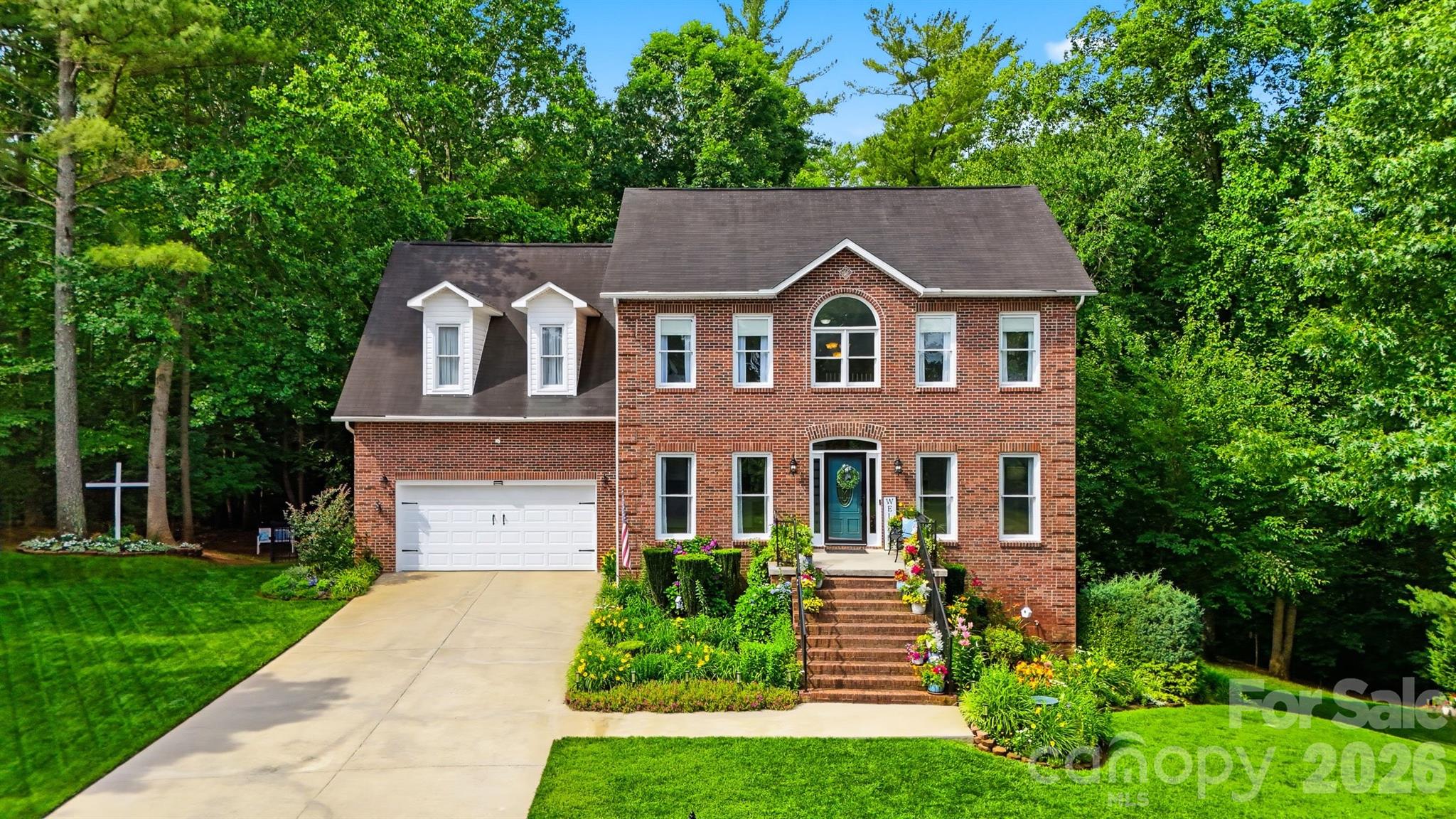 Single Family Residence at 6253 Riviera Run Estates Drive, Hickory, photo 2 of 48