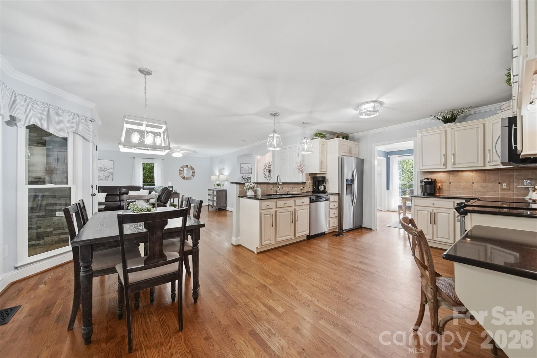 Single Family Residence at 6253 Riviera Run Estates Drive, Hickory, photo 18 of 48