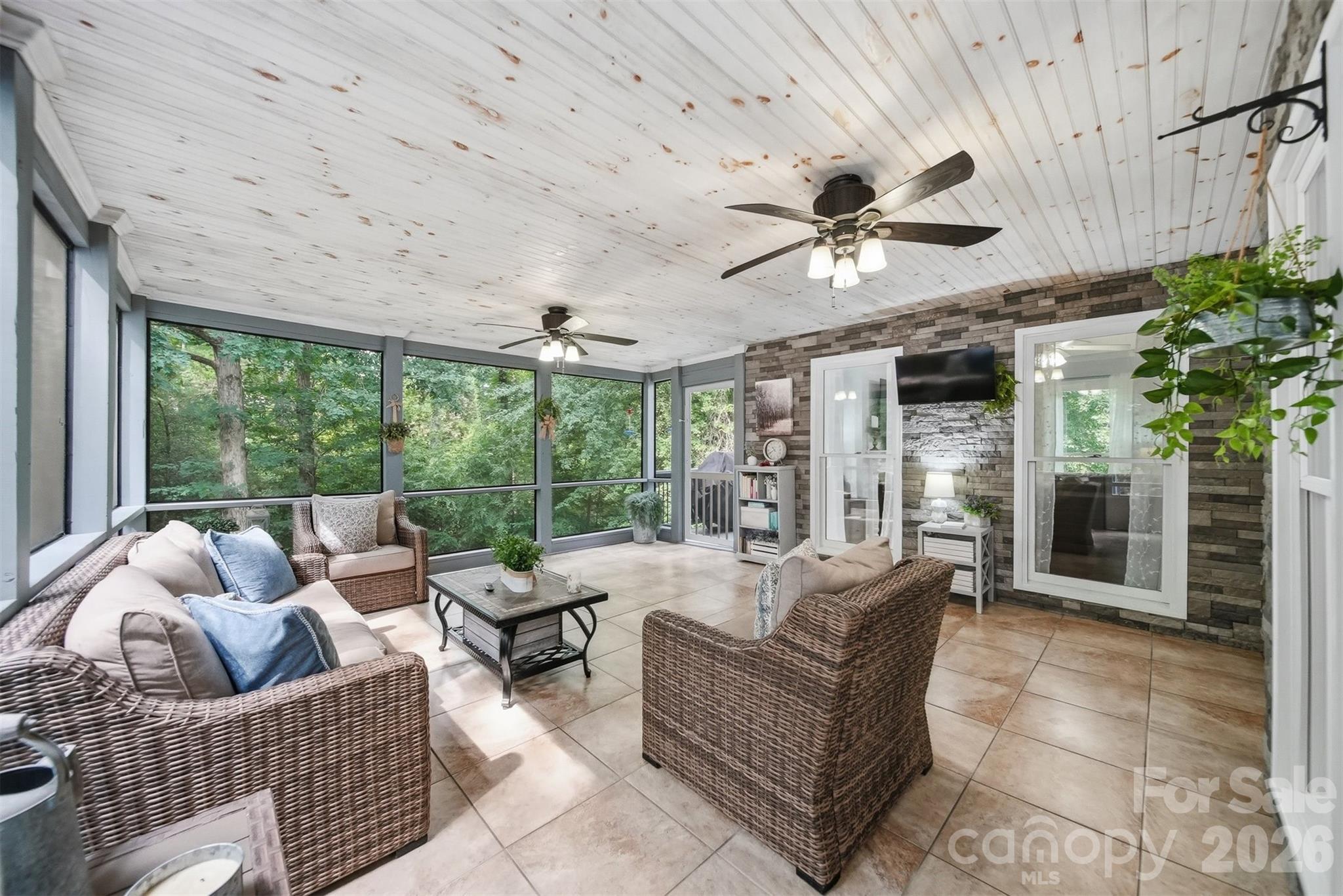 Single Family Residence at 6253 Riviera Run Estates Drive, Hickory, photo 25 of 48