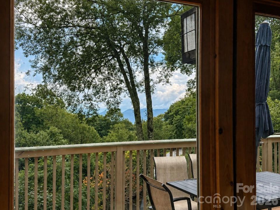 Single Family Residence at 71 Ivy Ridge Road, Burnsville, photo 9 of 28