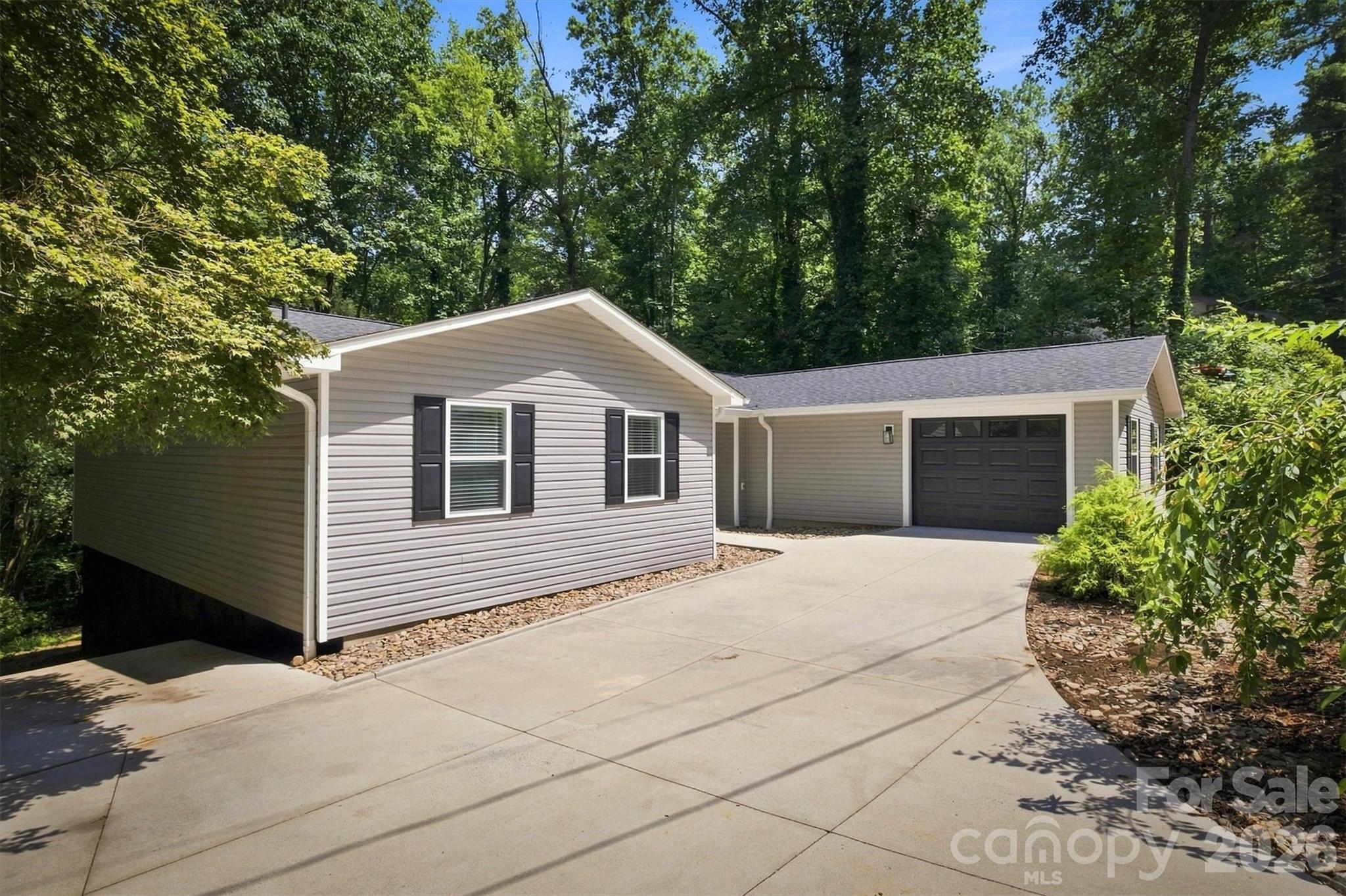 Single Family Residence at 3517 Crestwood Drive, Morganton, photo 6 of 35