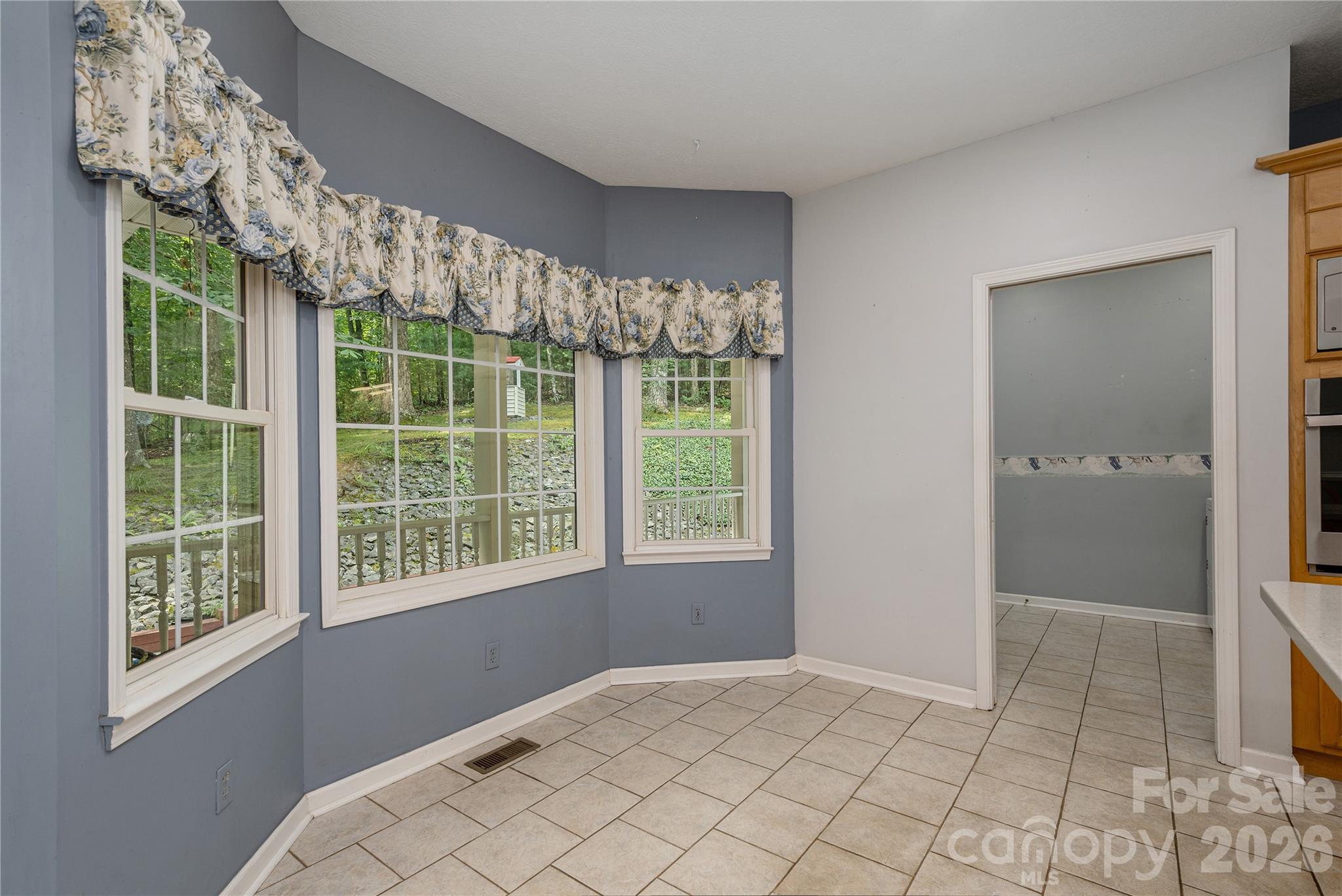 Breakfast nook - 1043 Berea Church Road, Hendersonville