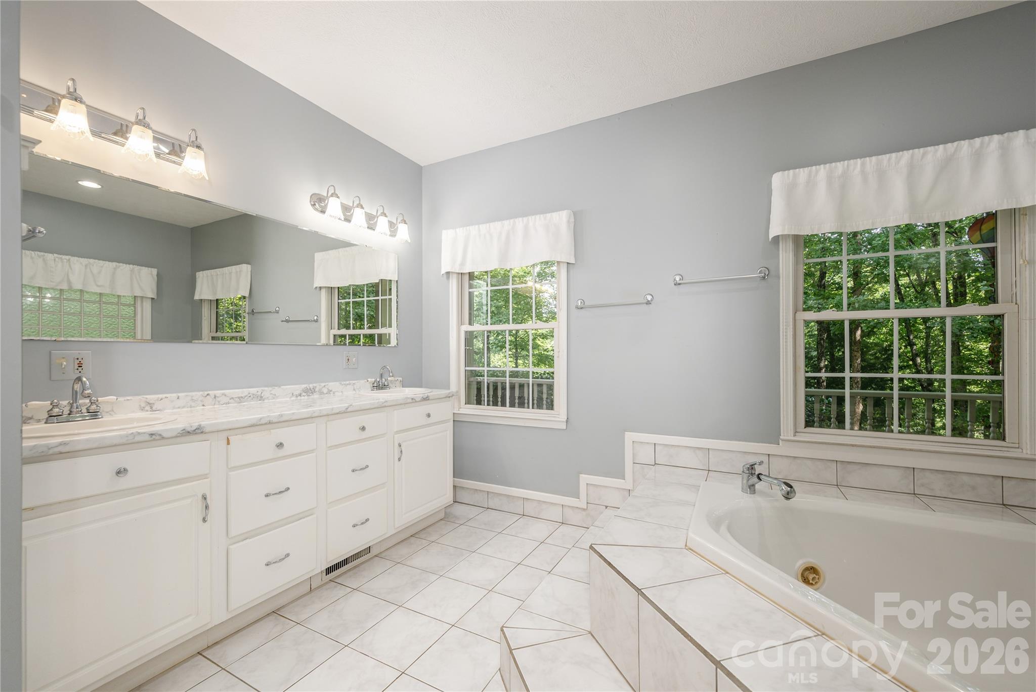 Primary en suite bath - 1043 Berea Church Road, Hendersonville