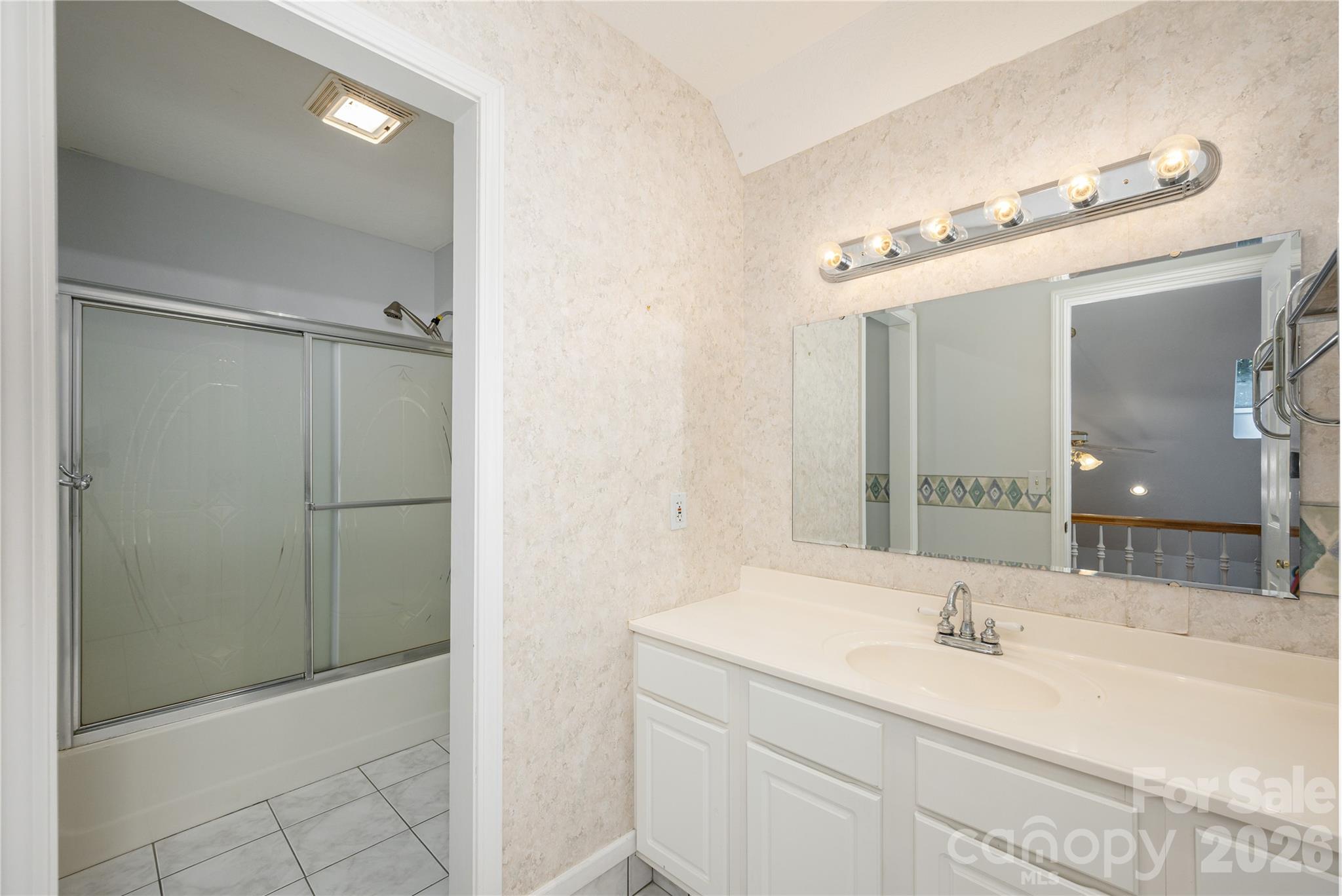 Upstairs hall bath - 1043 Berea Church Road, Hendersonville