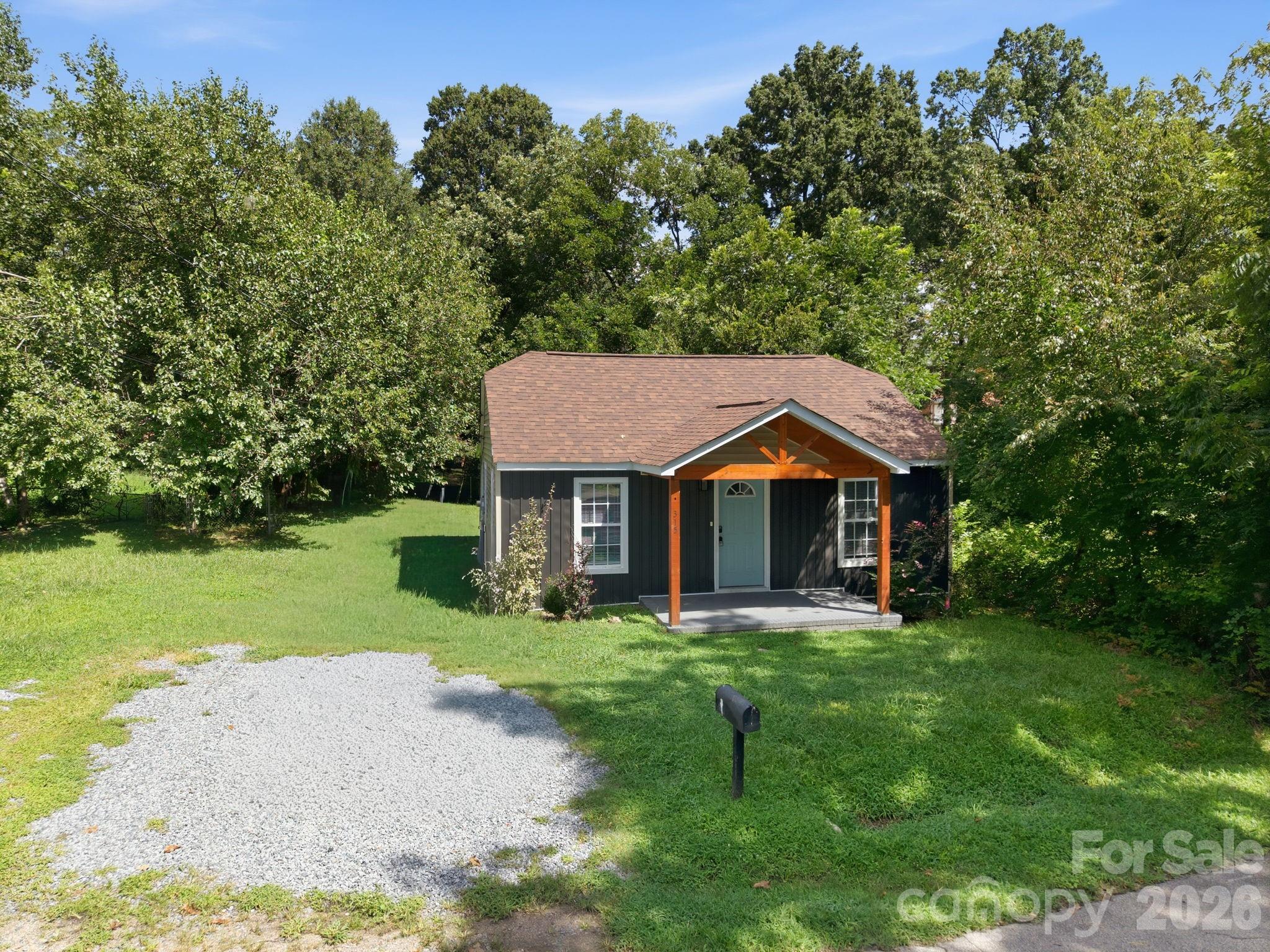Single Family Residence at 315 Pineview Street, Kannapolis, photo 6 of 35