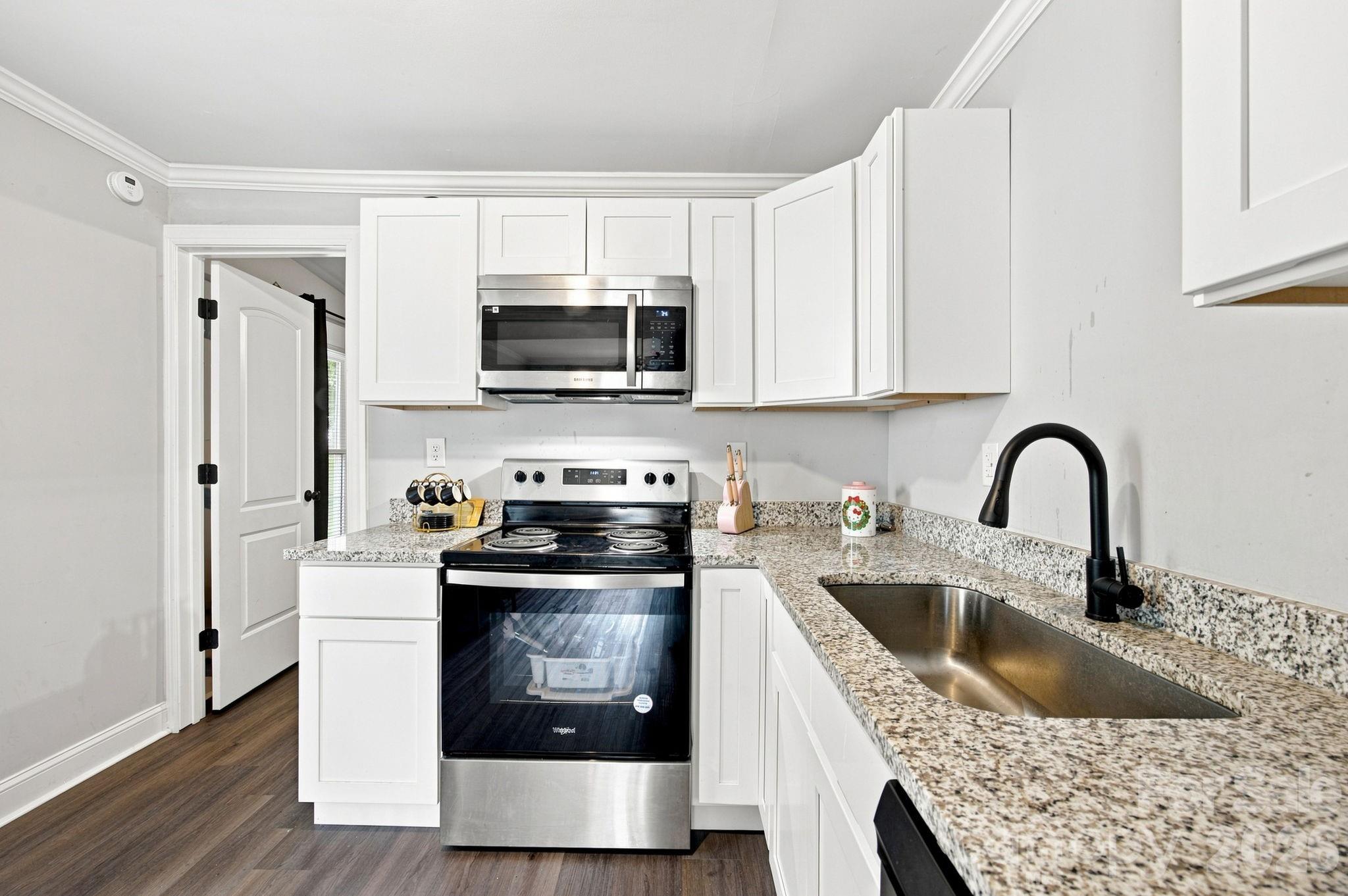 Single Family Residence at 315 Pineview Street, Kannapolis, photo 18 of 35