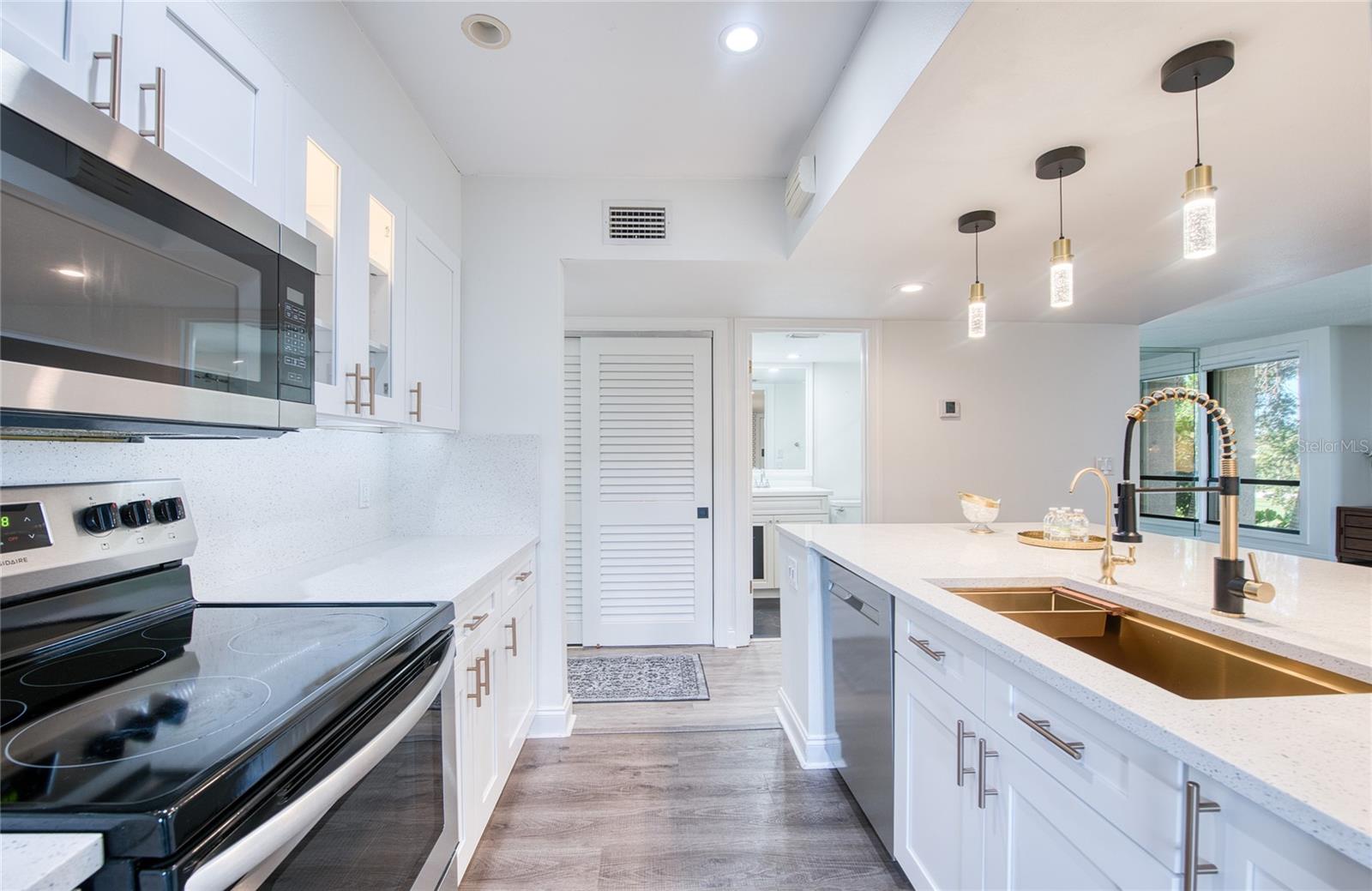 Condominium at 1328 PELICAN CREEK XING #D, ST PETERSBURG, photo 25 of 96