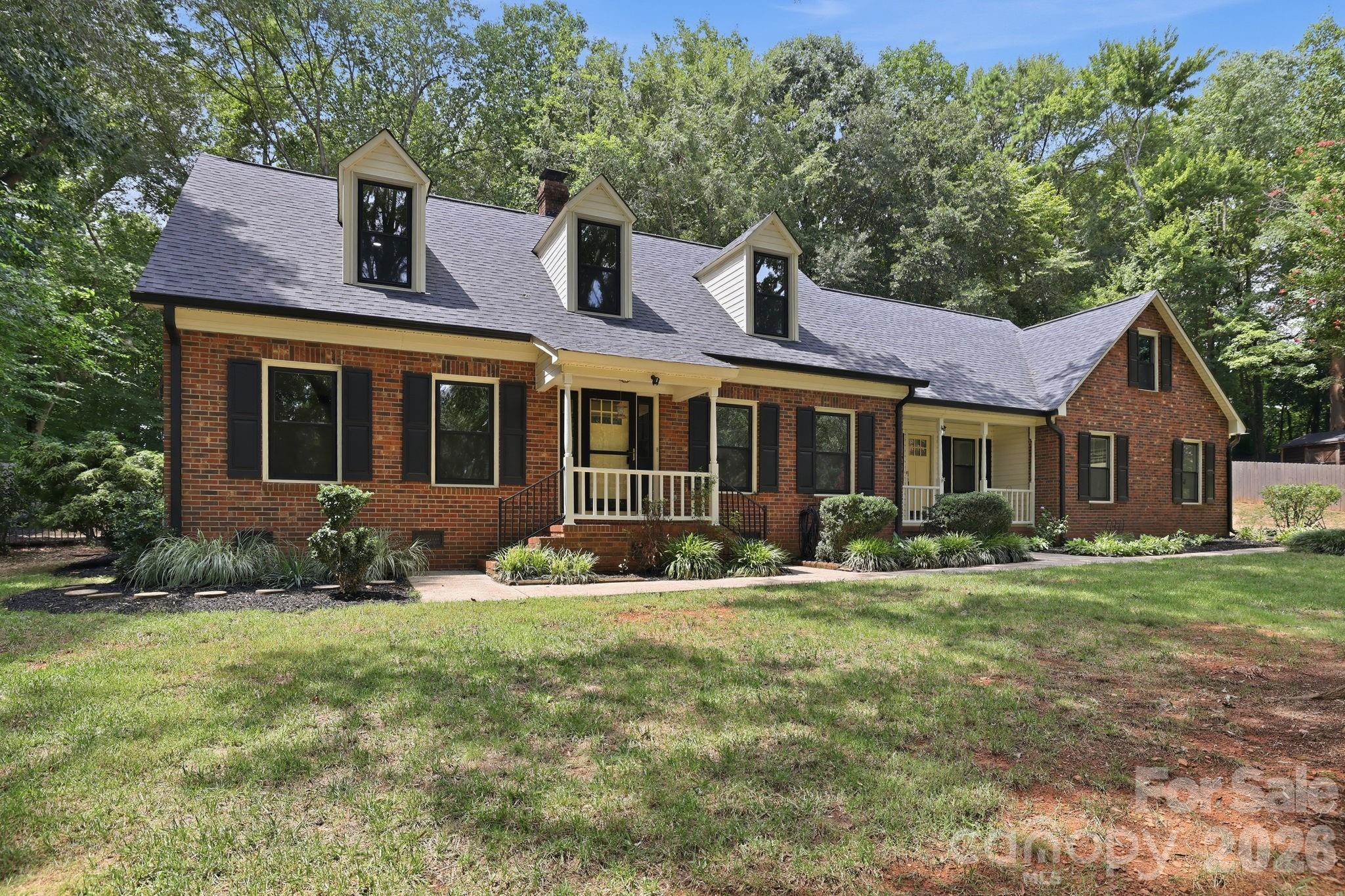Welcome Home! - 514 Belwood Drive, Belmont