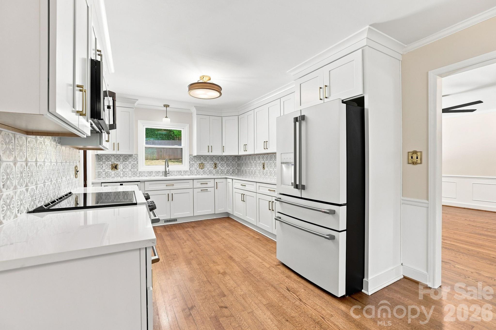Kitchen - 514 Belwood Drive, Belmont