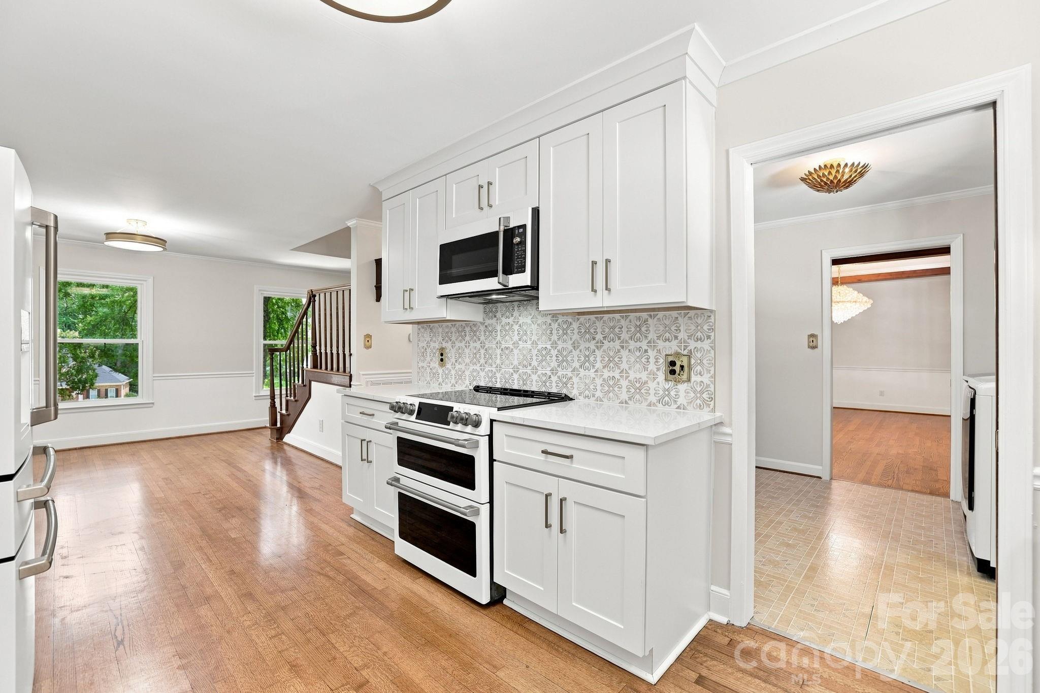 Kitchen - 514 Belwood Drive, Belmont