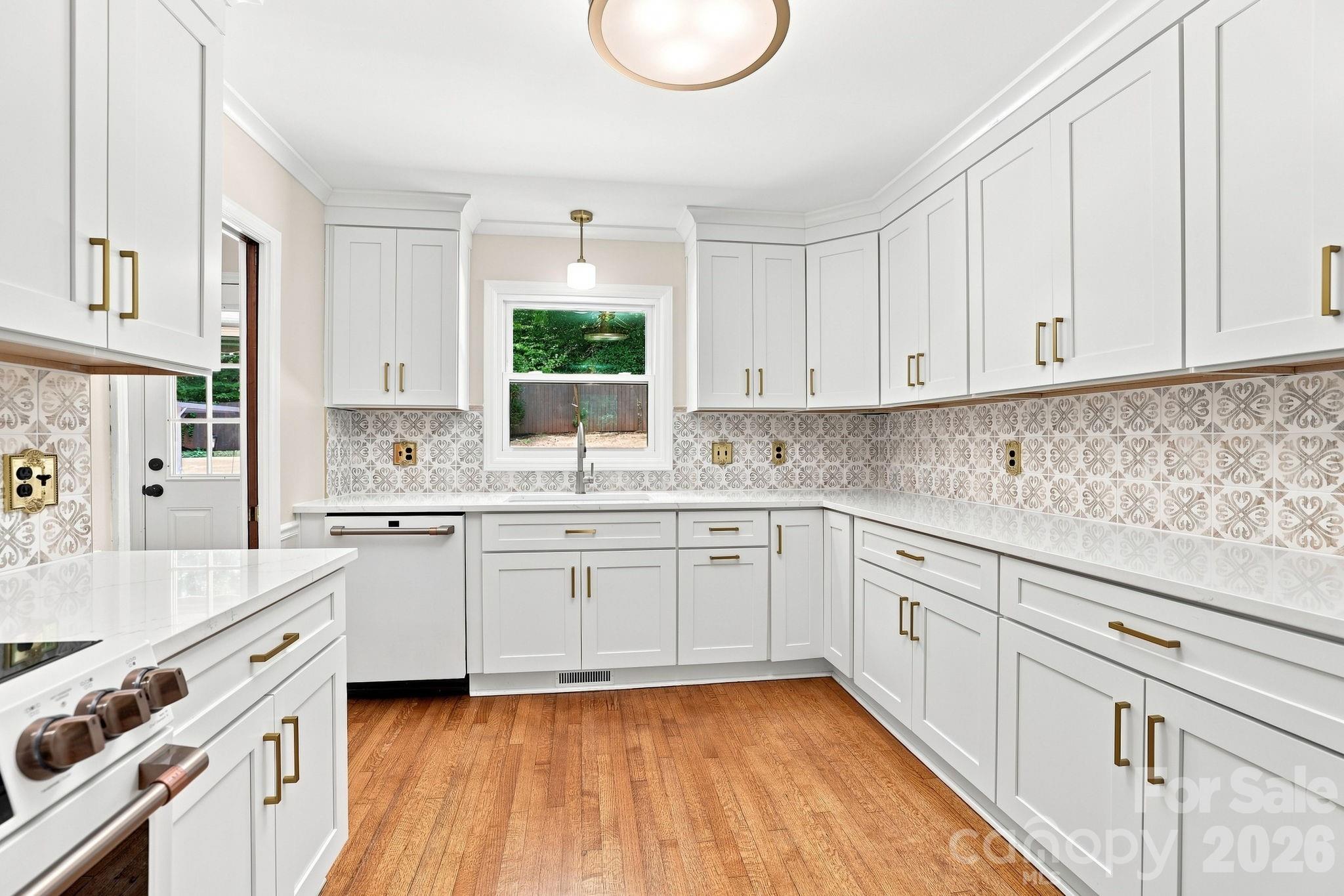 Kitchen - 514 Belwood Drive, Belmont