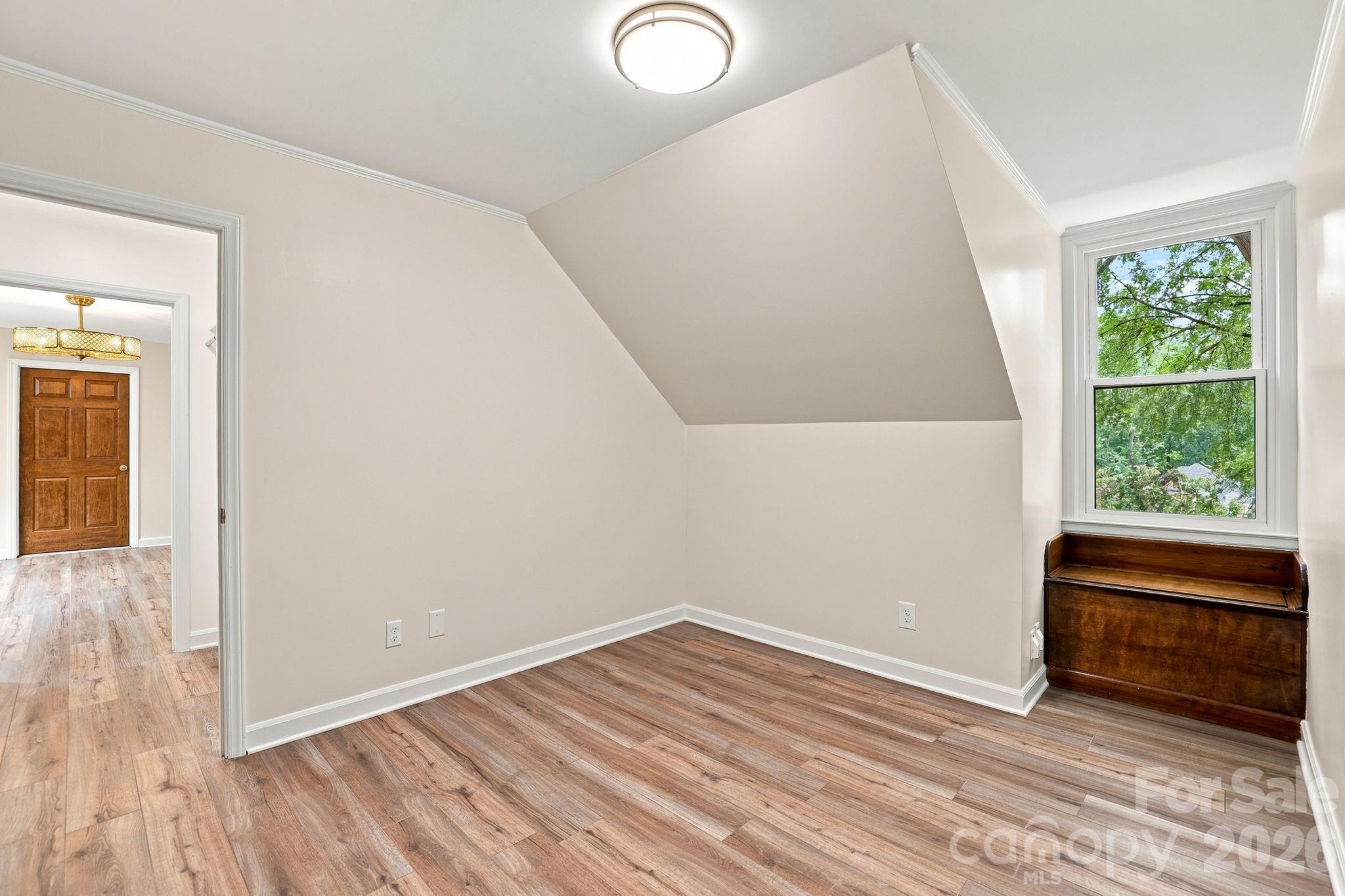 Room 1 - 514 Belwood Drive, Belmont